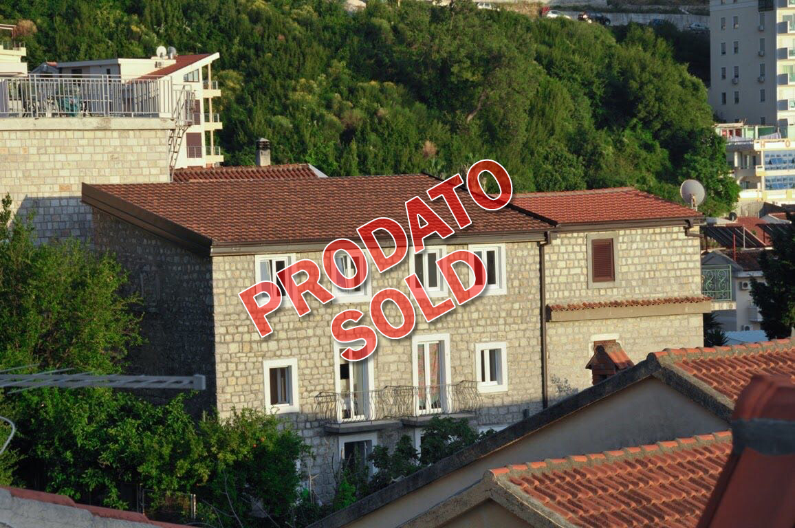 SOLD    Budva, Rafailovići – kamena vila sa 10 apartmana, blizu mora