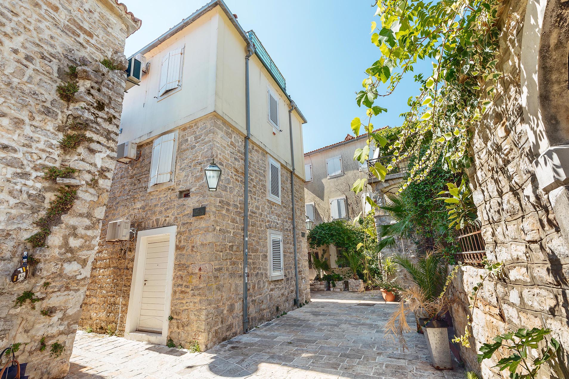 Budva, Old Town – renovated stone house with commercial space 