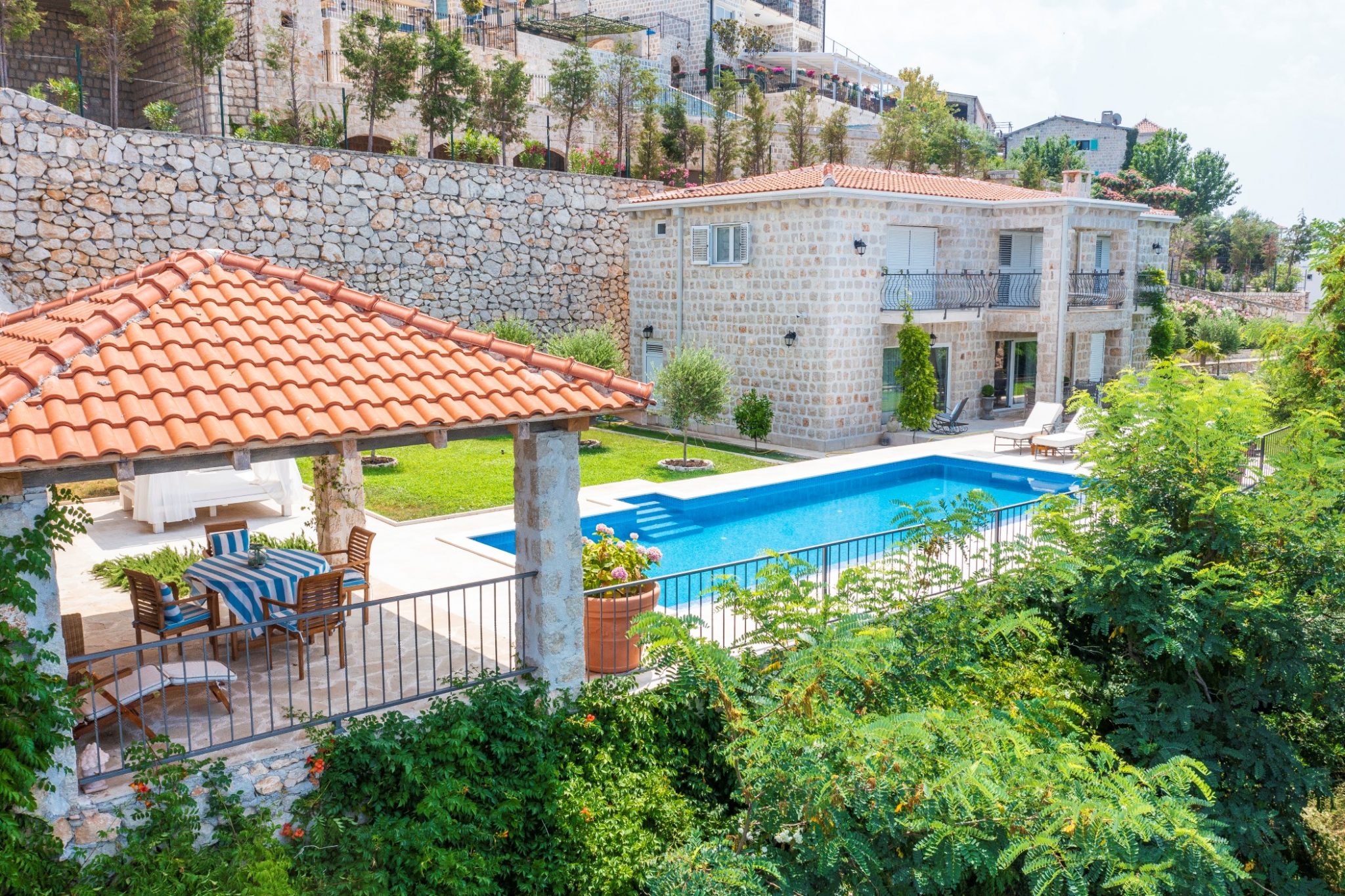 Budva, Krstac – luksuzna vila u mediteranskom stilu sa bazenom
