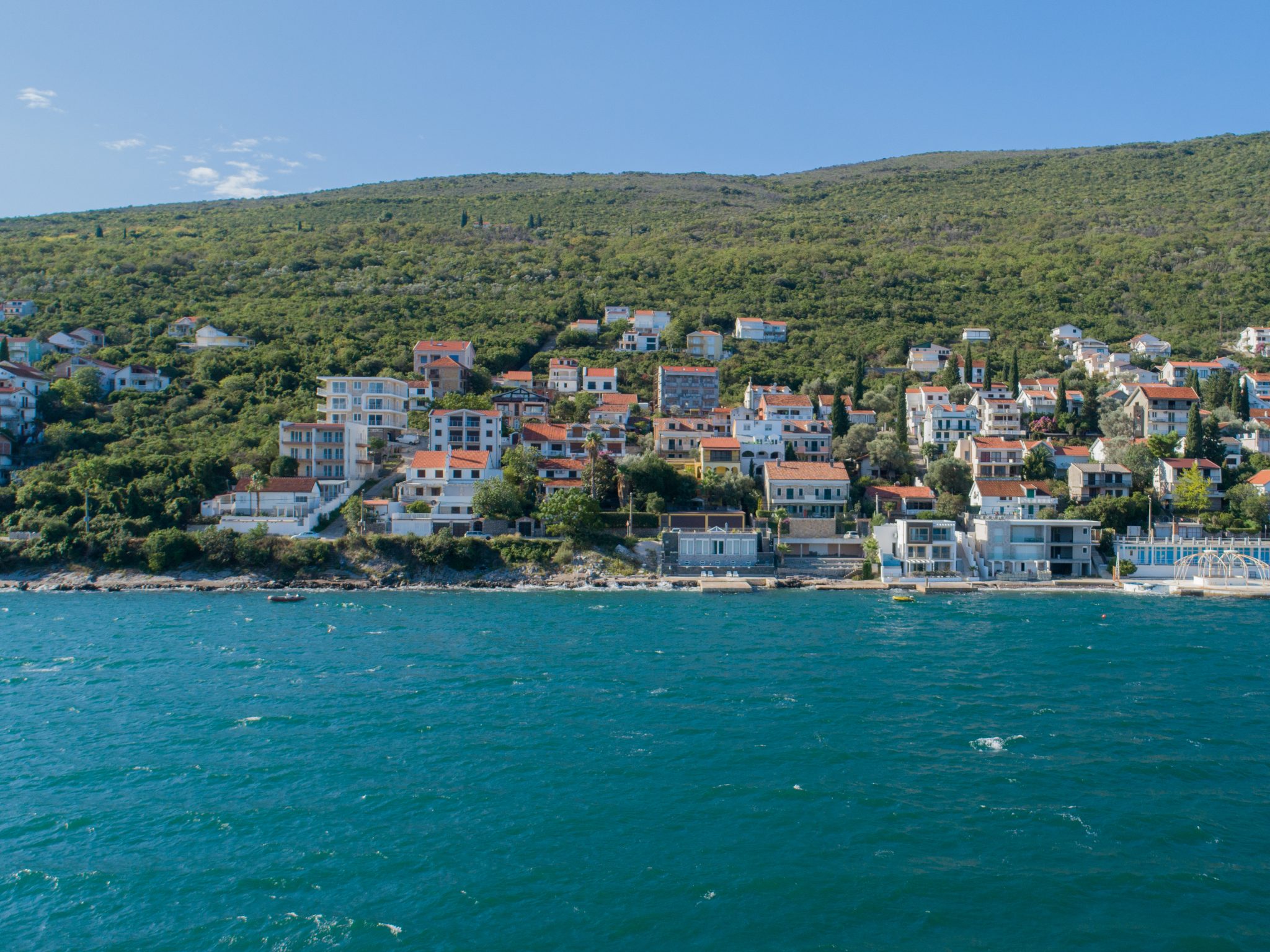 Tivat, Krašići – novoizgrađeni stambeni objekat sa panoramskim pogledom na zaliv