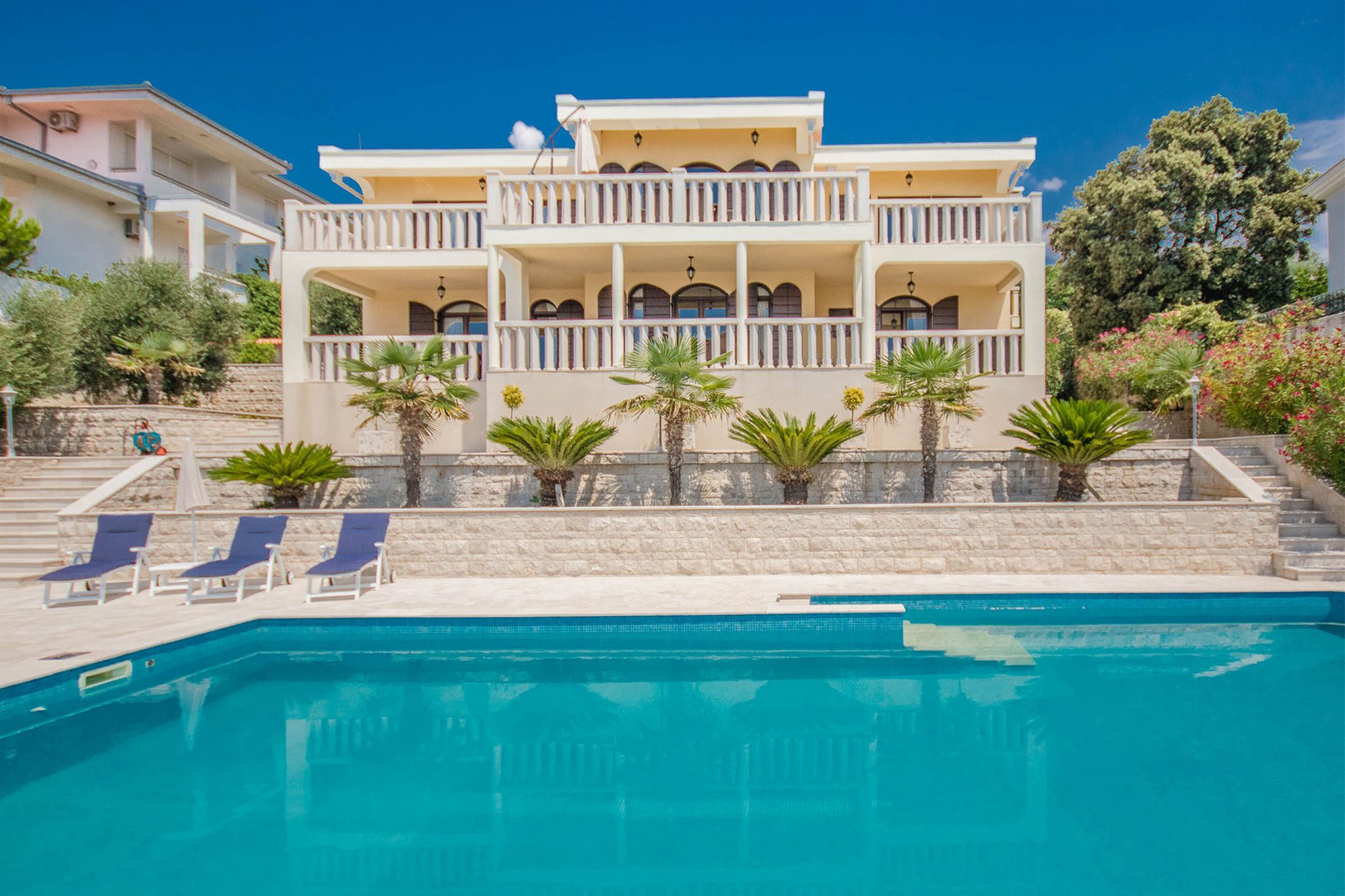 Bar, Utjeha – exclusive villa with a pool, on the first line to the sea