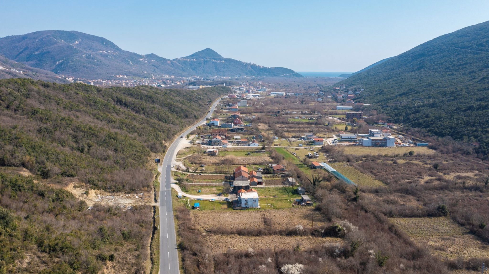 Kotor, Kovači – urbanizovano zemljište uz magistralni put Budva-Tivat
