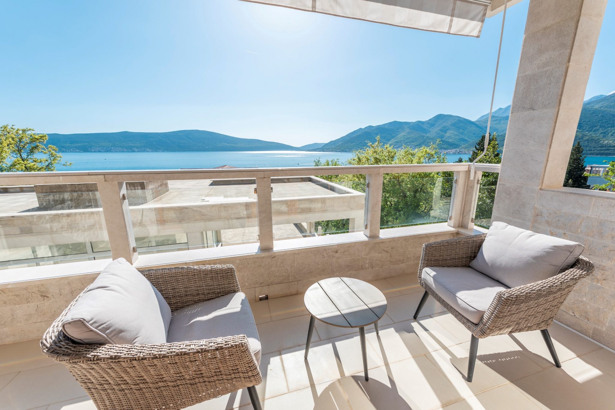 Tivat, Donja Lastva – two-bedroom furnished apartment with sea view