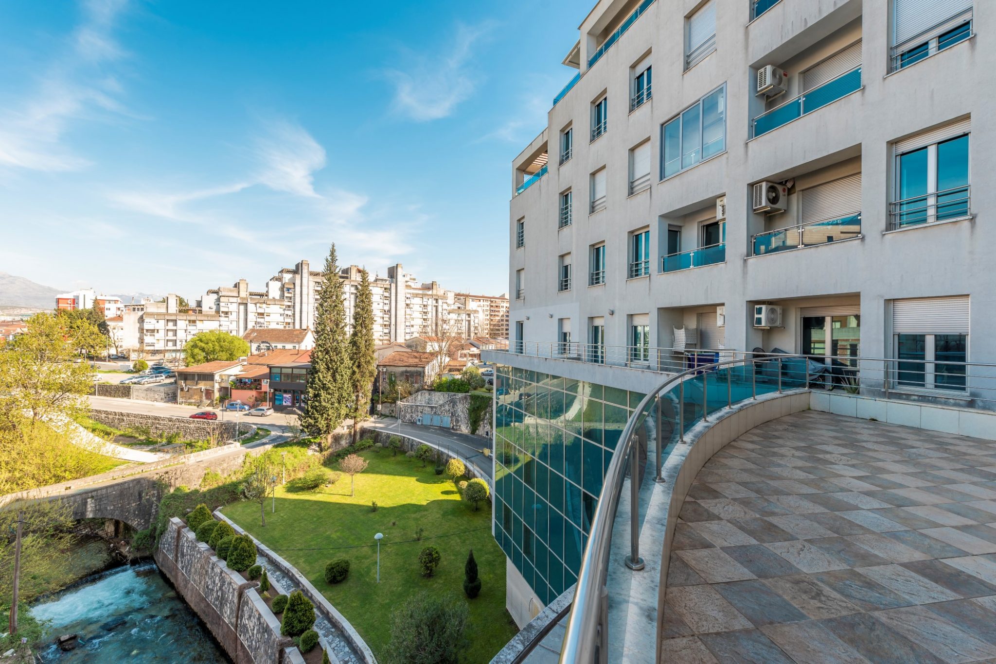 Podgorica, Centar – dvosoban stan u zgradi Nikić Business Centra   