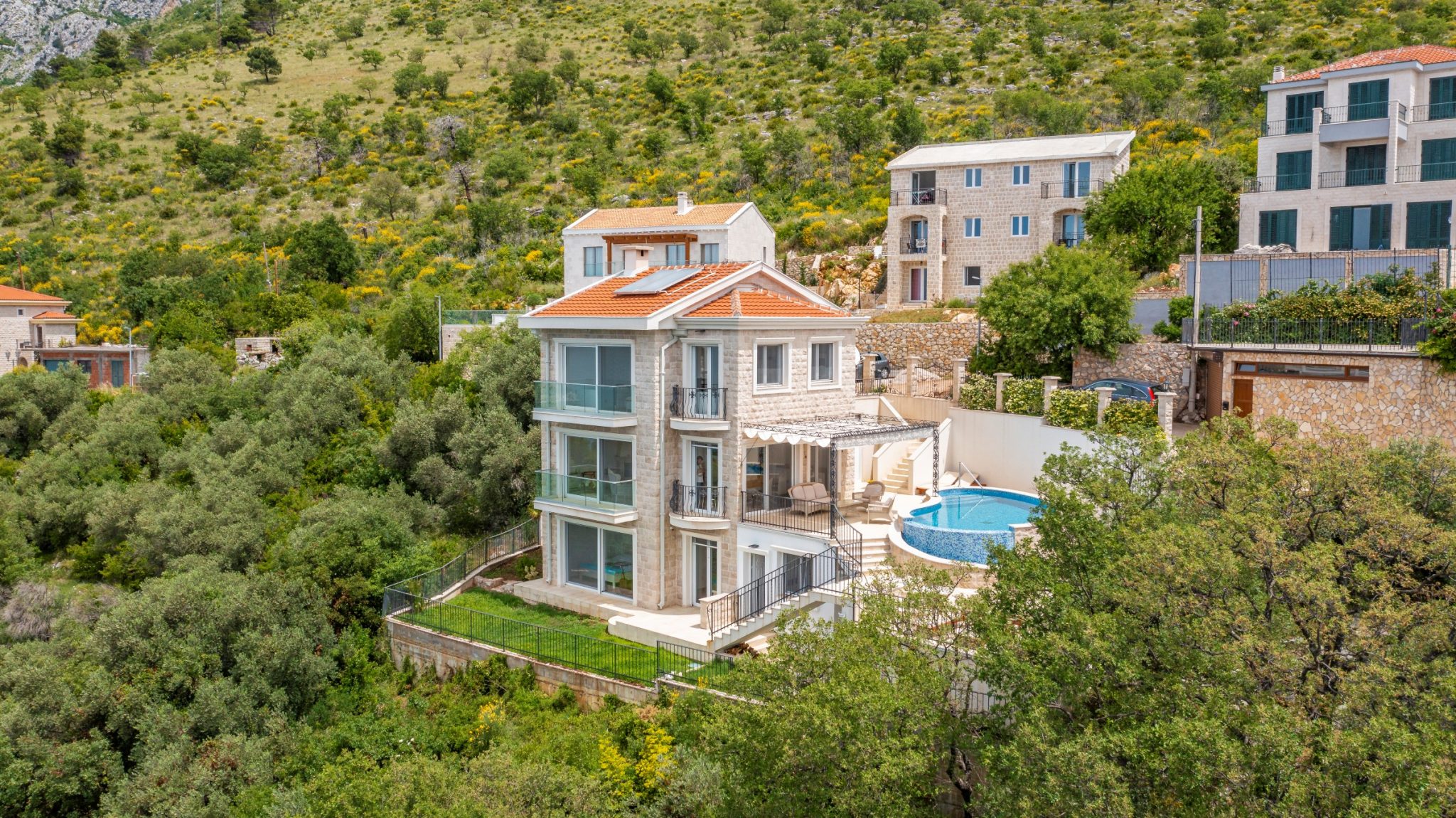 Budva, Rezevici – exceptional 8-bedroom villa with breathtaking sea view