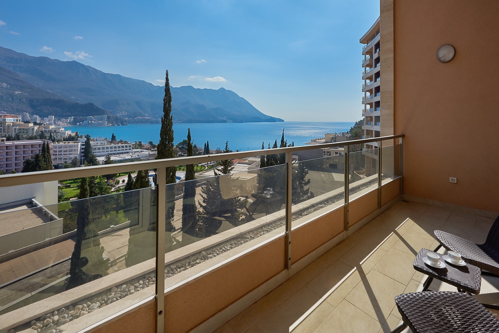Budva, Becici – furnished two-bedroom apartment with a panoramic view of the sea and Old Town