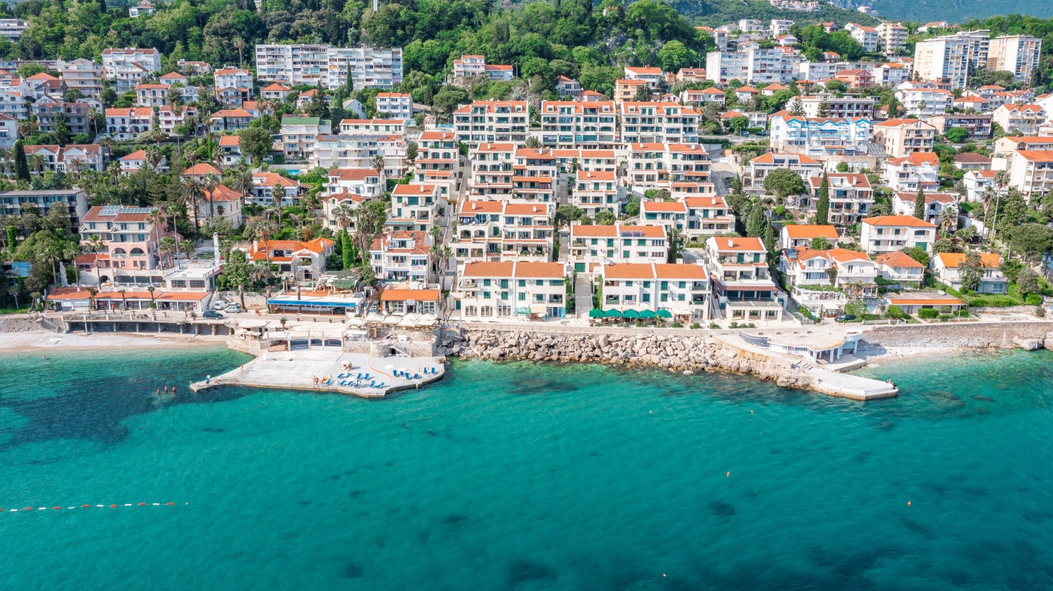 Herceg Novi, Savina – semi-detached house with landscaped yard 50 m from the sea