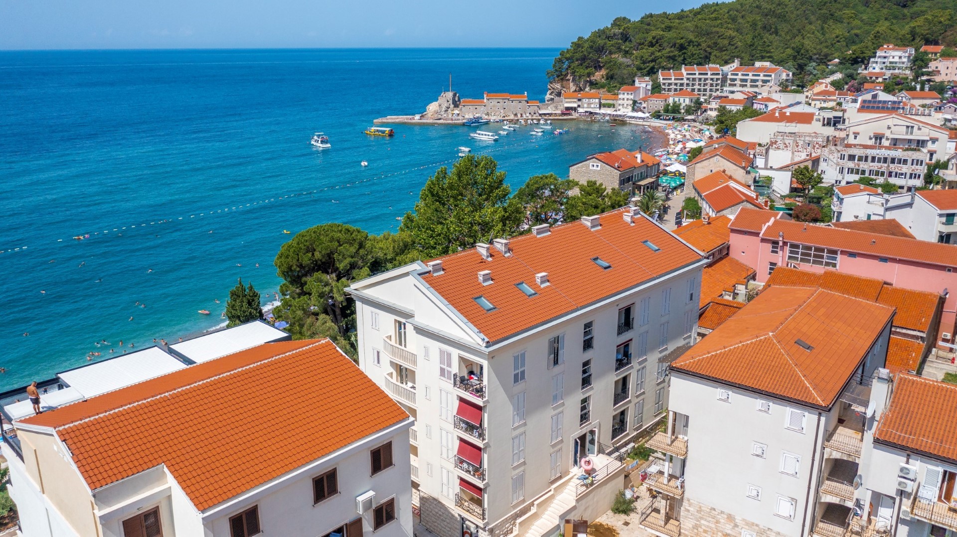 Budva, Petrovac – one bedroom apartment on the first line to the sea