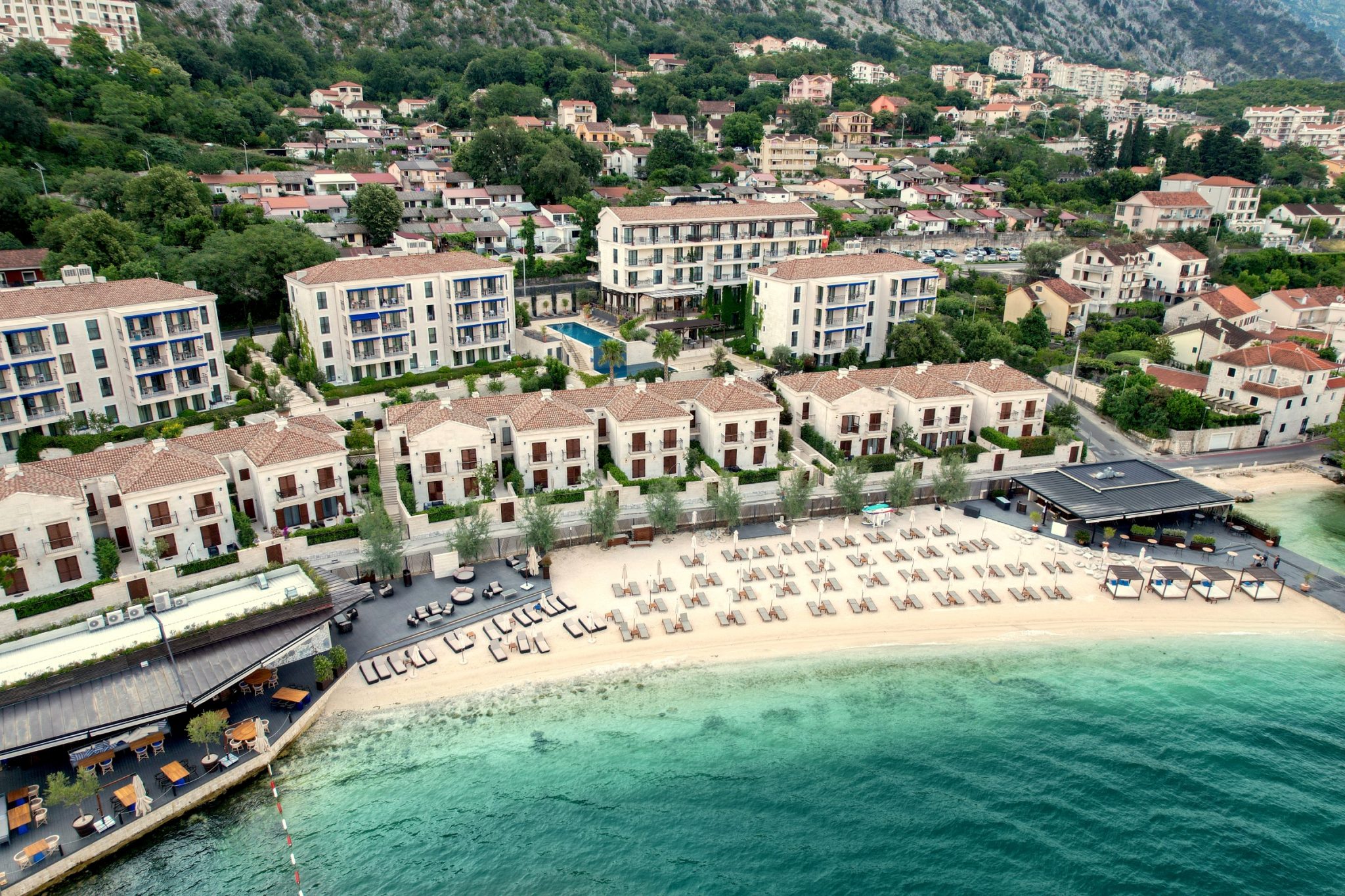 Kotor, Dobrota – serviced beachfront villas within an exclusive resort