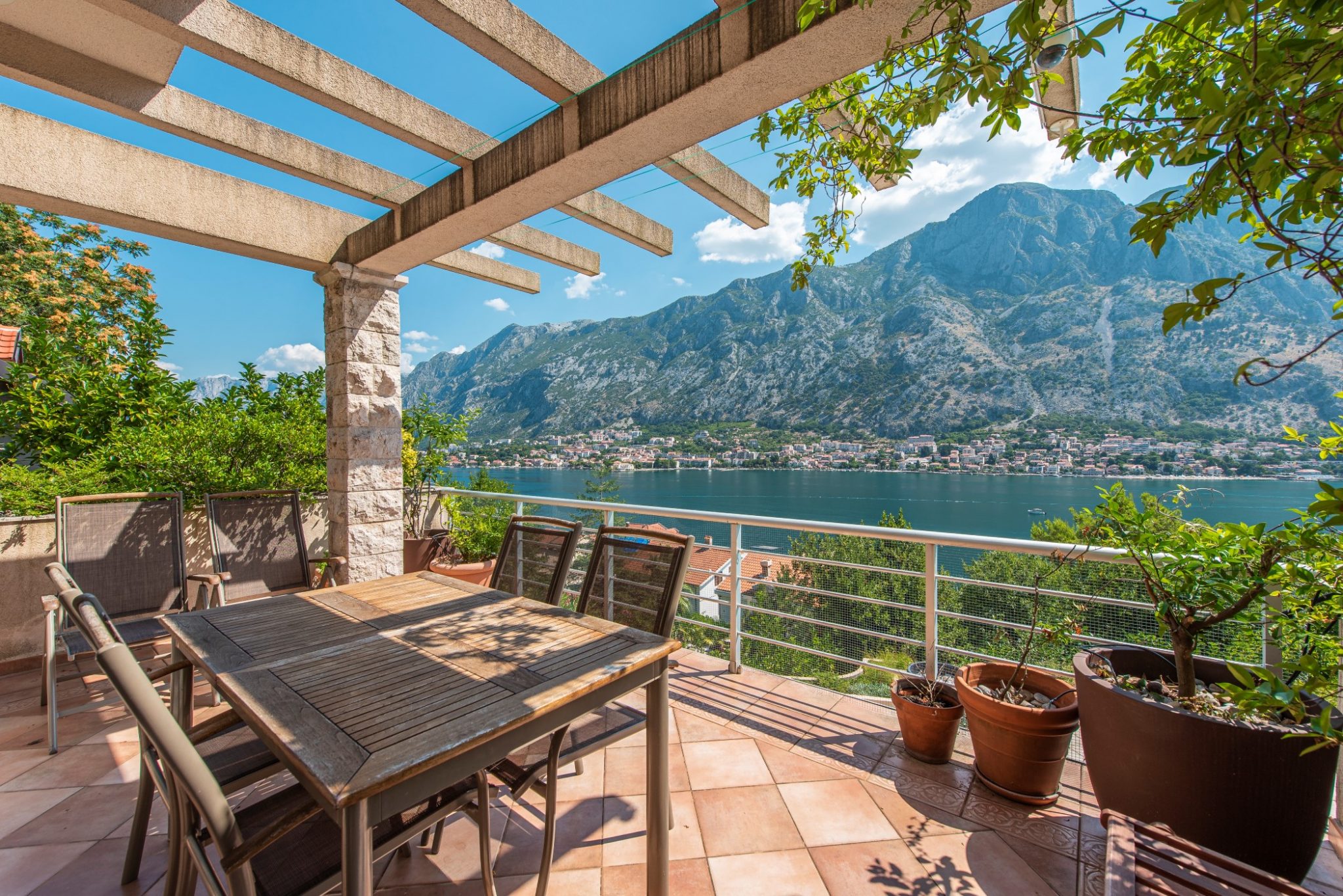 Kotor, Muo – two-bedroom duplex apartment within a complex with a swimming pool