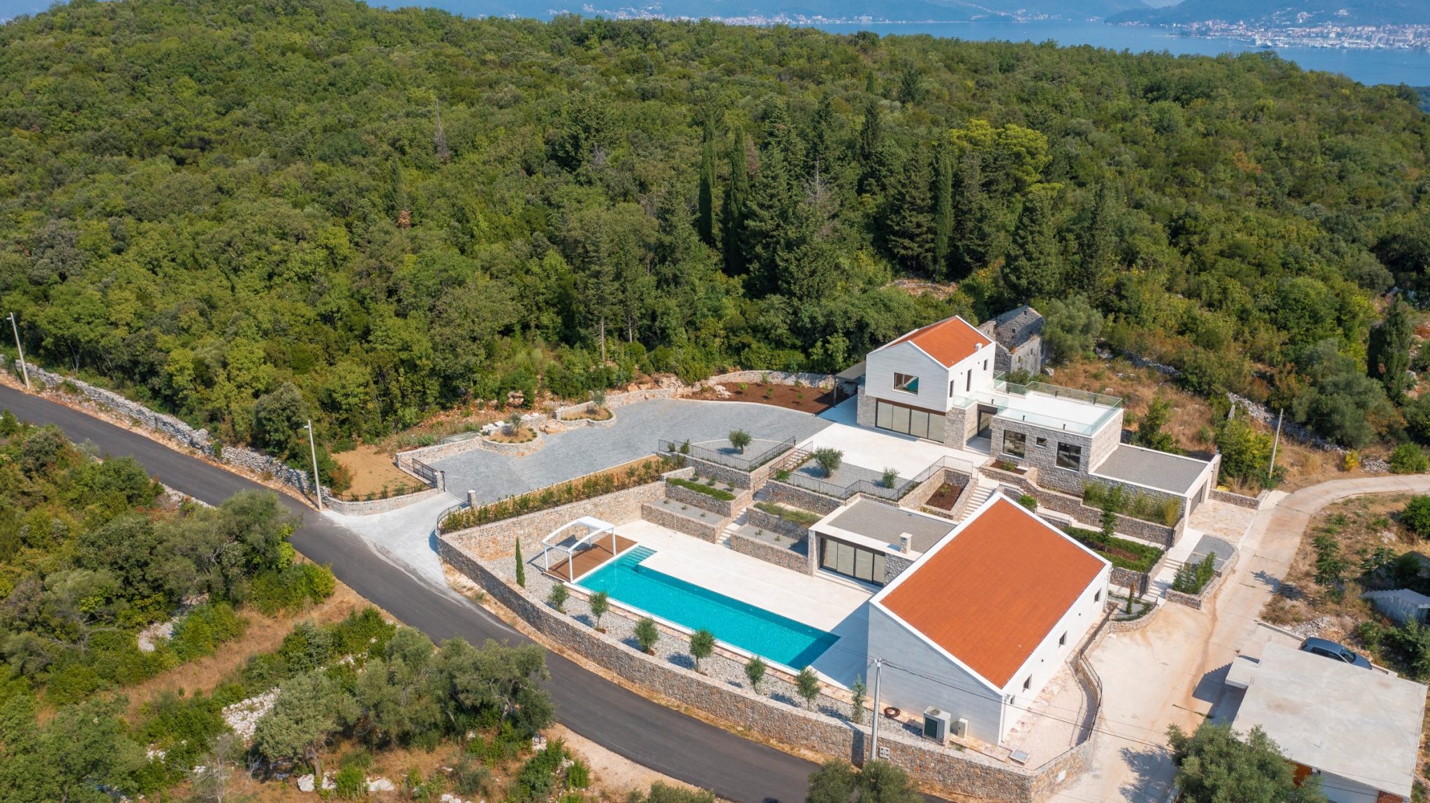 Tivat, Djurasevici – an exceptional villa estate with an outdoor swimming pool and large woodland area