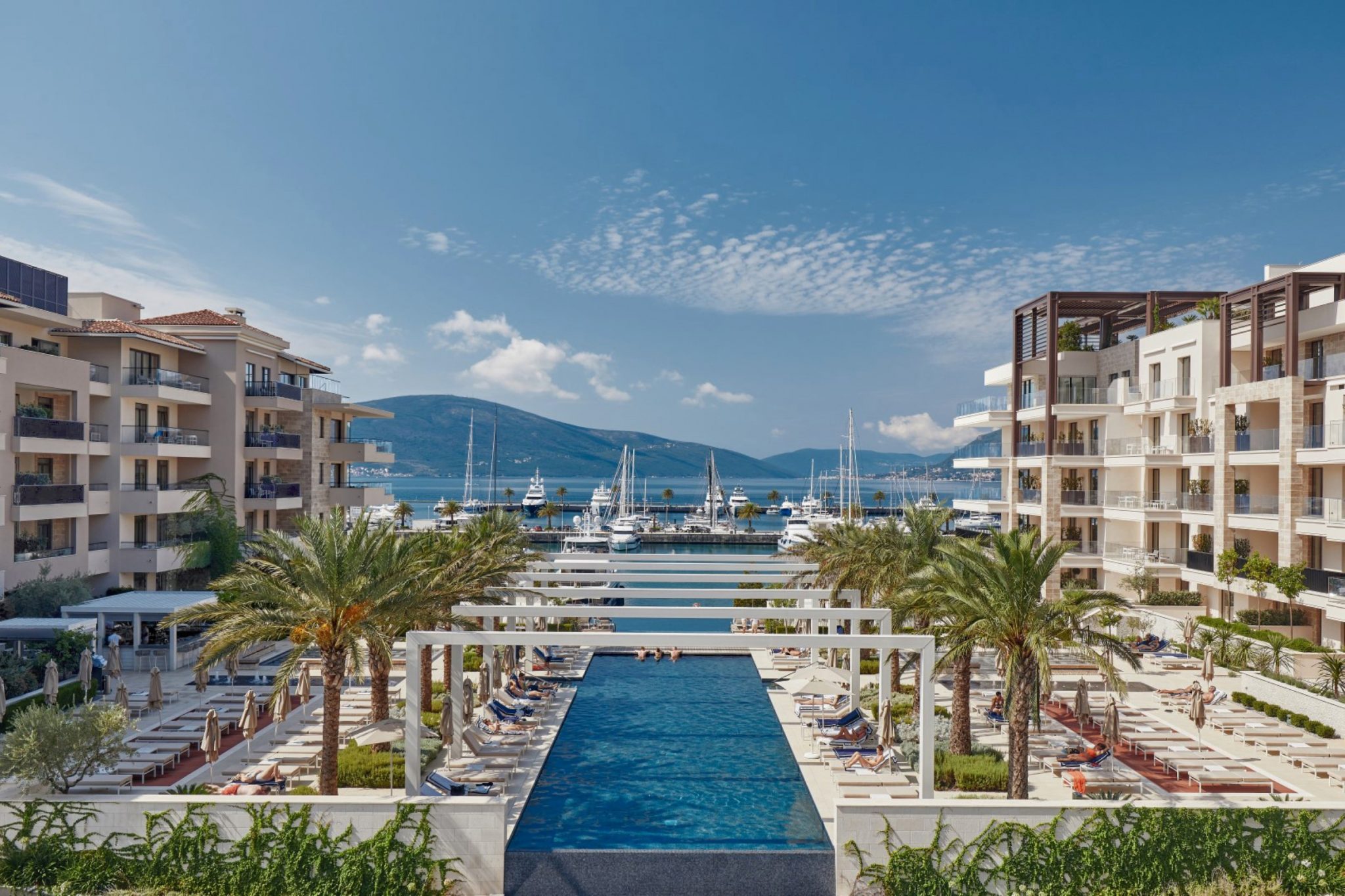 Tivat, Porto Montenegro – one-bedroom apartment in Regent Pool Club Residence Baia