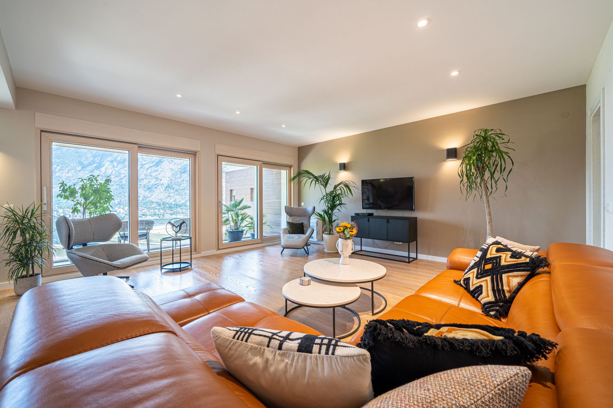 Kotor, Skaljari – furnished one-bedroom apartment with bay views
