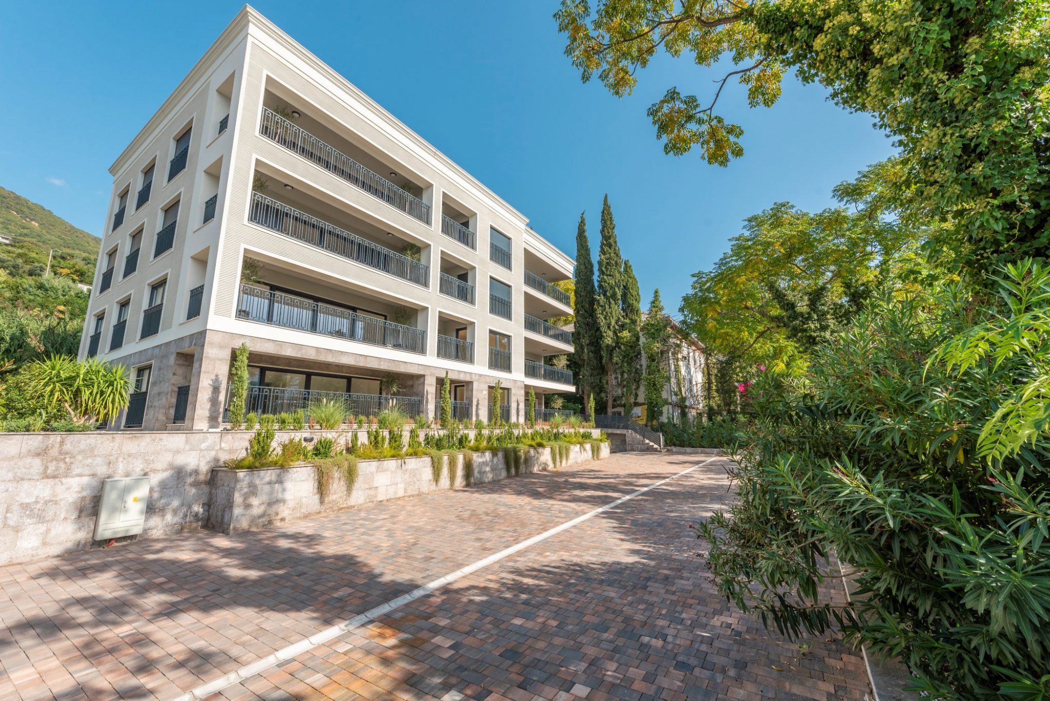 Herceg Novi, Kumbor – two-bedroom apartment in a luxury building near the Portonovi resort