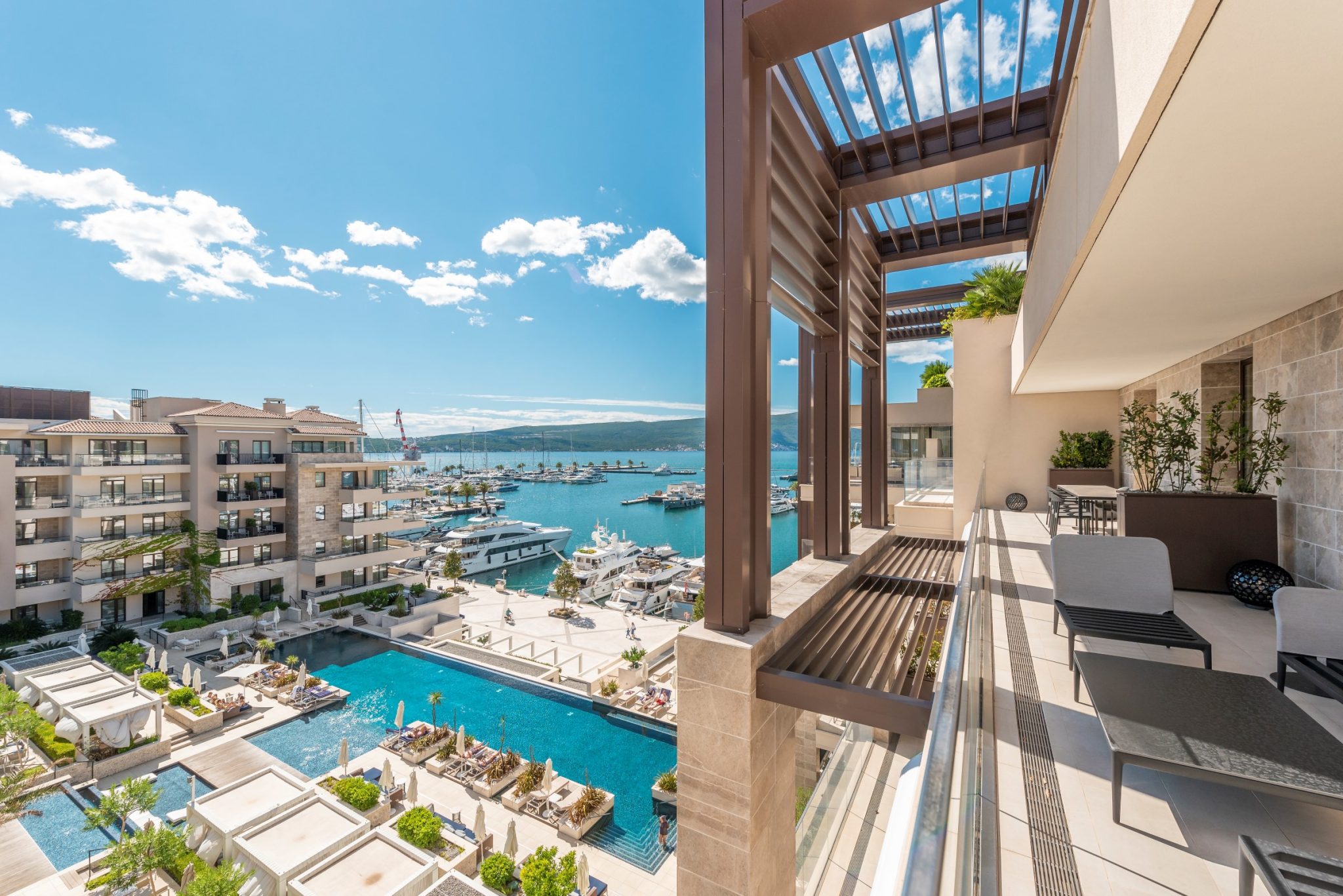 Tivat, Porto Montenegro – three-bedroom penthouse apartment in Regent Pool Club Residence Baia