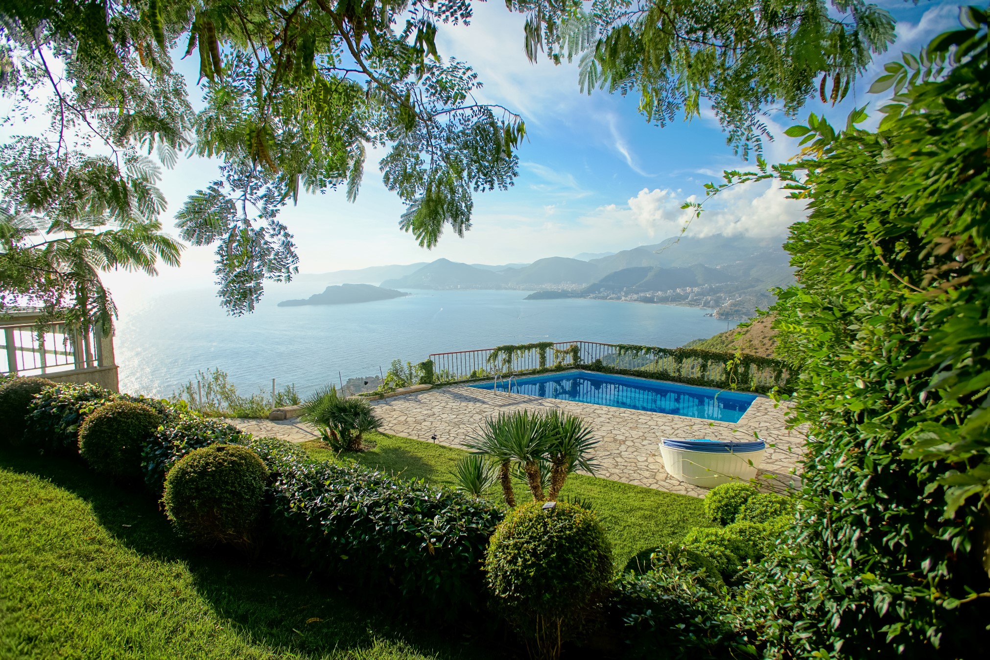 SOLD:      Budva, Tudorovici – villa with swimming pool and panoramic sea view