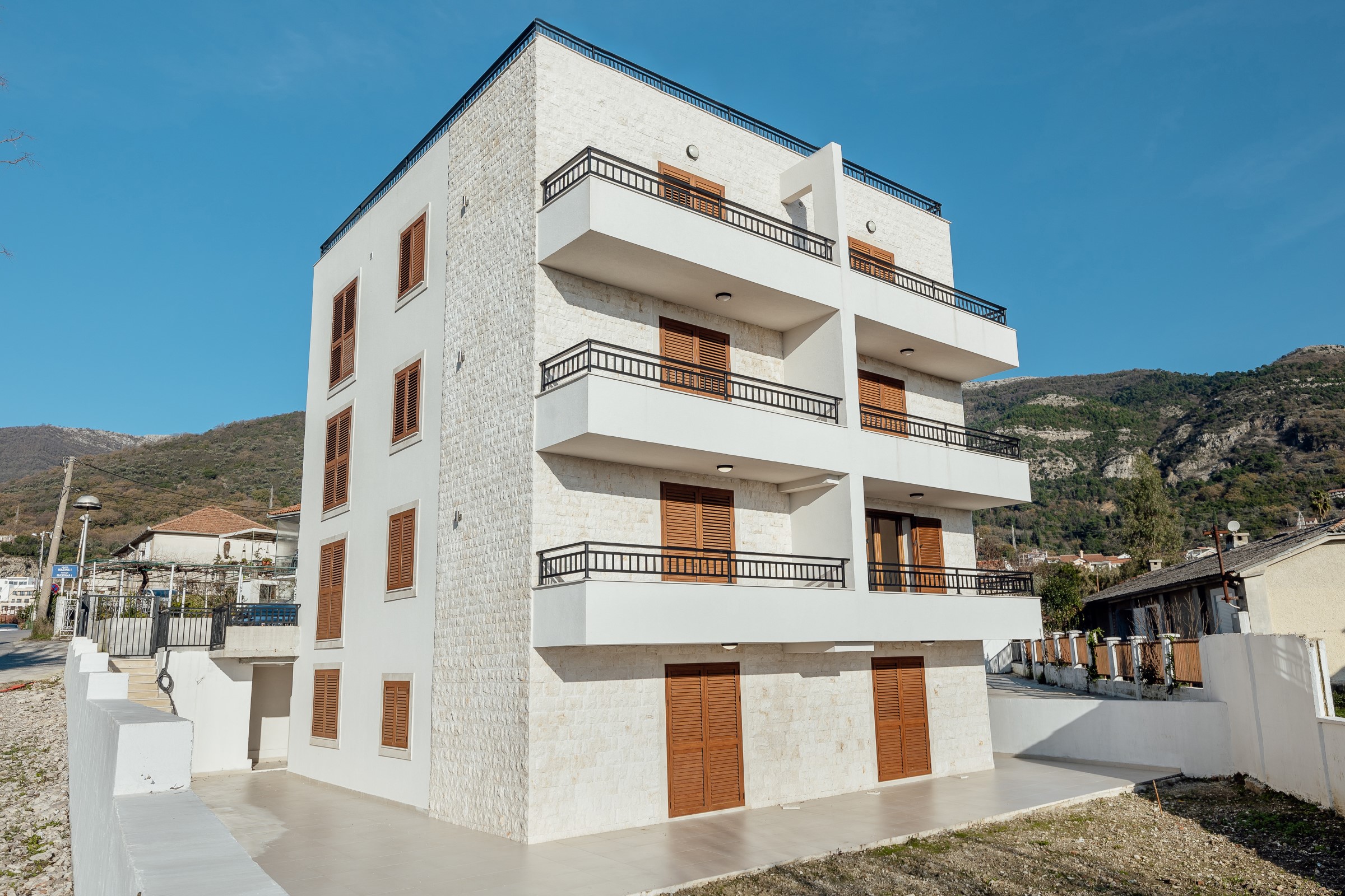 Tivat, Mažina – trosoban penthaus apartman sa pogledom na more i grad