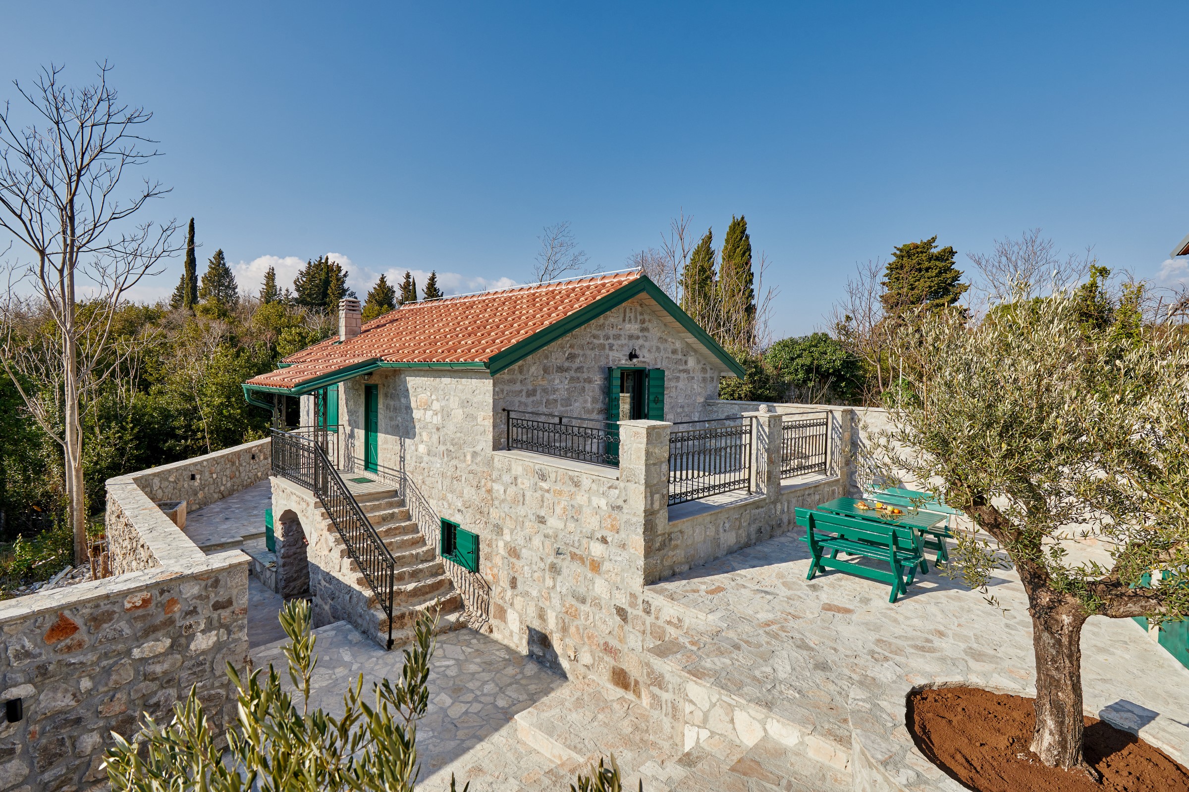 Тиват, Богишичи — очаровательный каменный дом с бассейном на полуострове Луштица