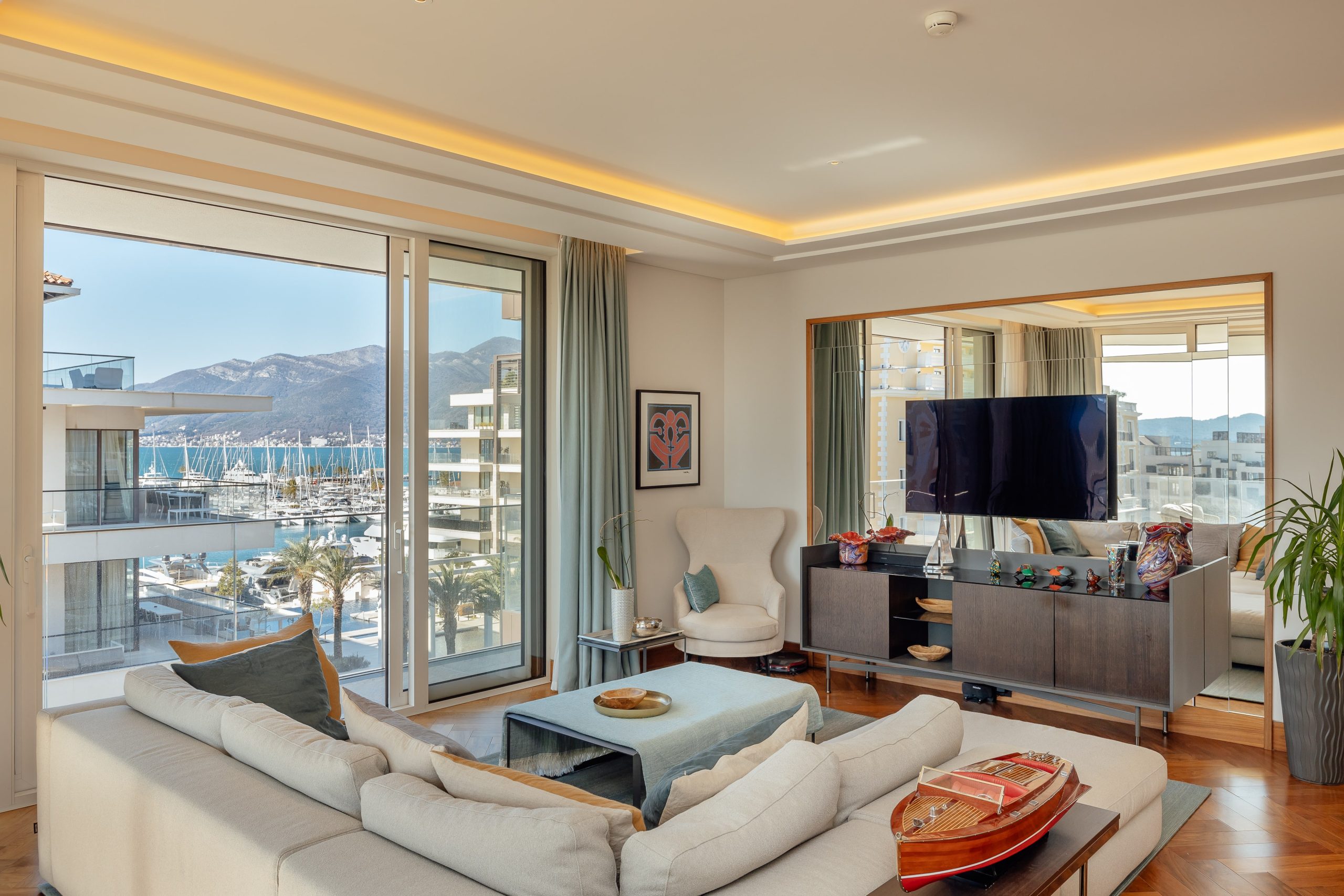 SOLD   Tivat, Porto Montenegro – moderan dvosoban apartman sa pogledom na more, zgrada Elena