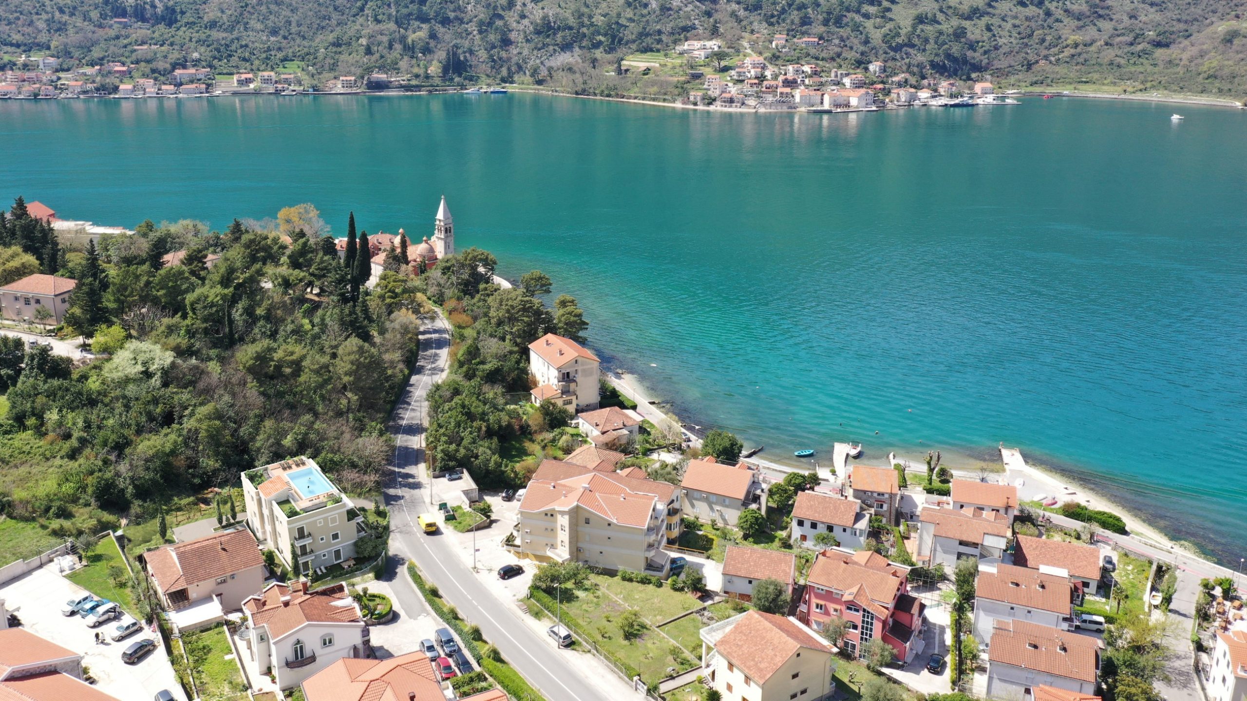 Kotor, Dobrota – trosoban apartman sa privatnim bazenom i  pogledom na more