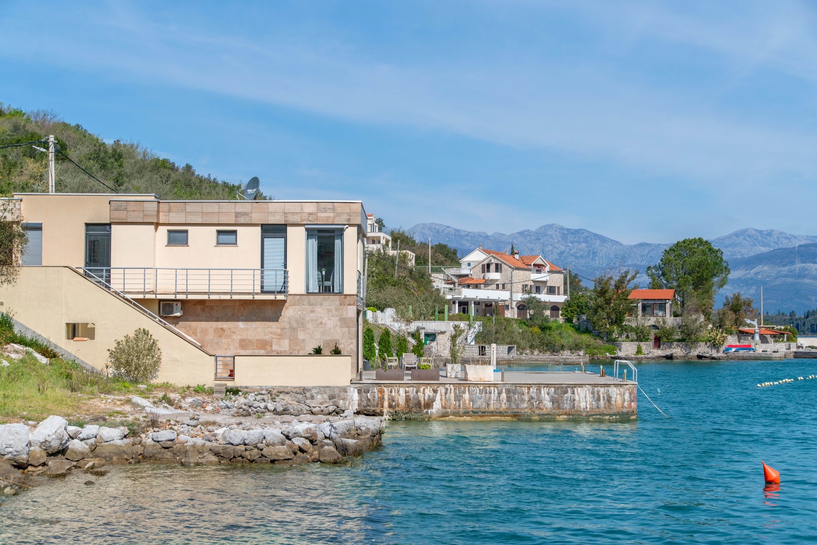Luštica, Krtole – waterside house with 4 apartments and a jetty