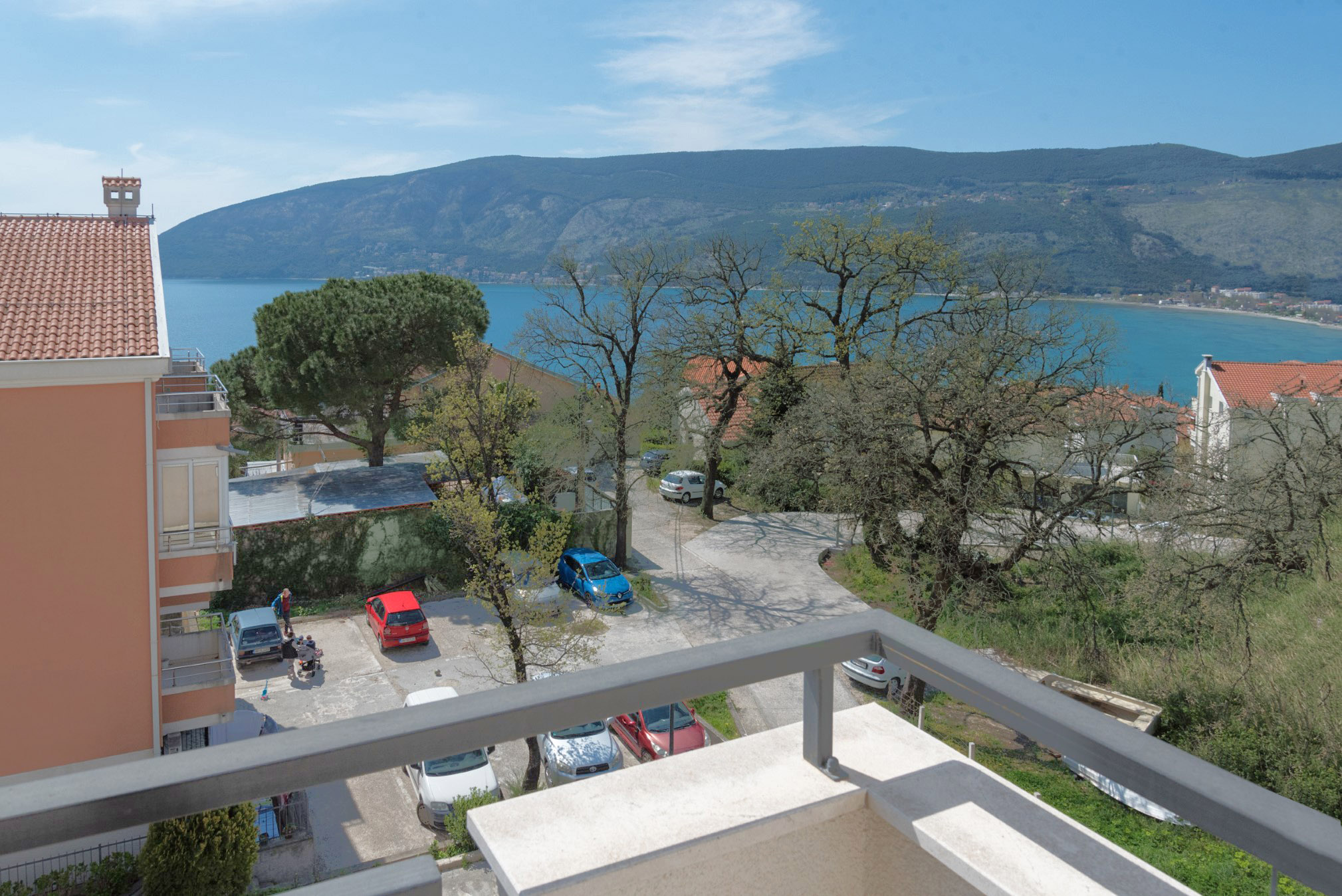 Herceg Novi, Topla – namješten dvosoban apartman sa pogledom na more i garažom