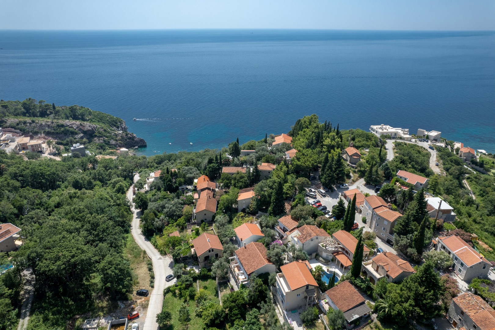 Budva, Rijeka Rezevici – Renovated Furnished Three-Bedroom House