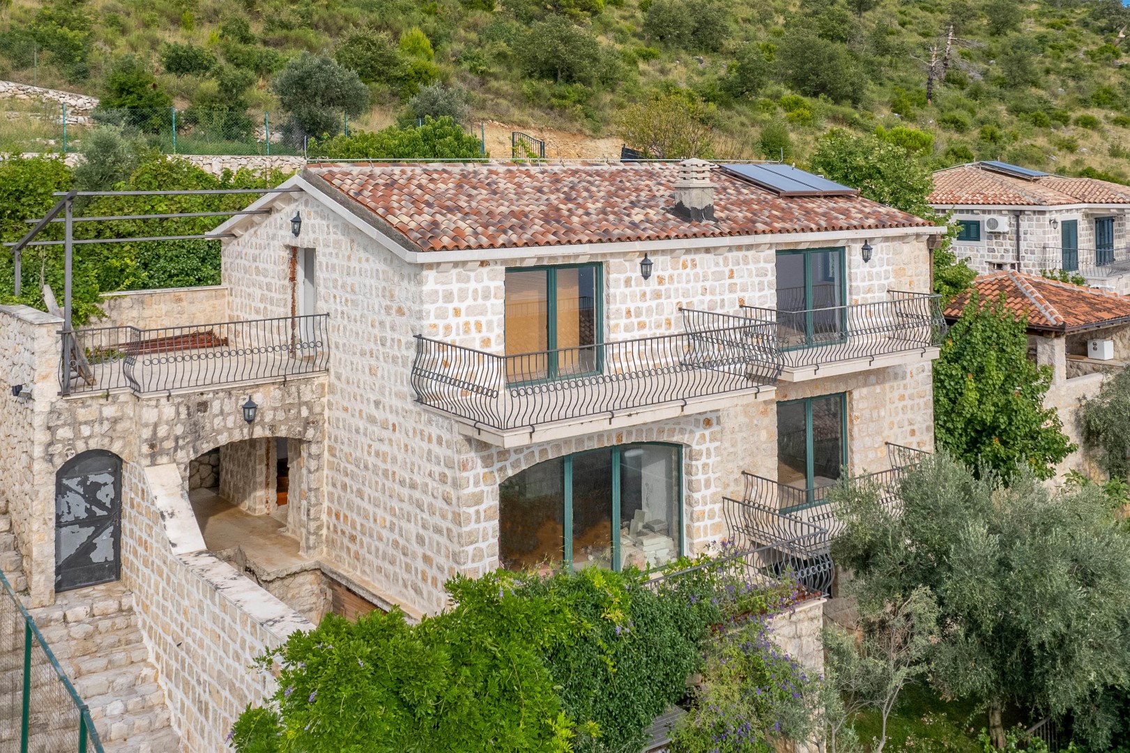 Budva, Rezevici – stone villa in an authentic Mediterranean style