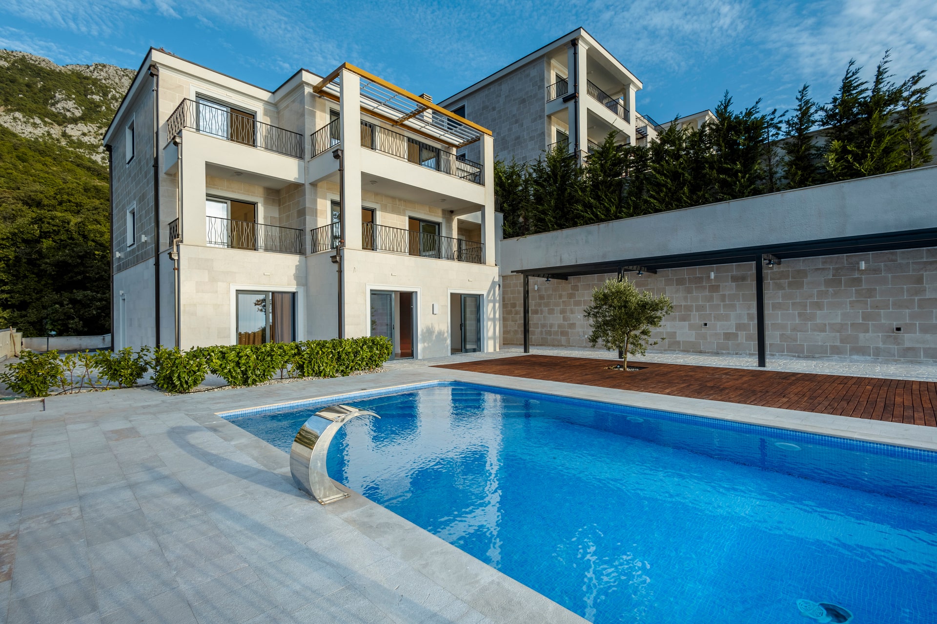 Budva, Tudorovici – three-story villa with an outdoor swimming pool and panoramic sea views