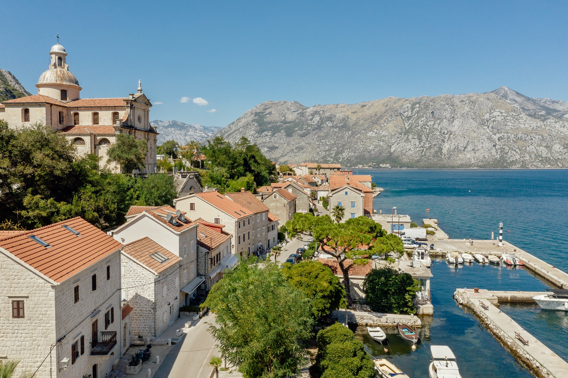 Kotor, Prcanj – an authentic stone house a few steps from the sea