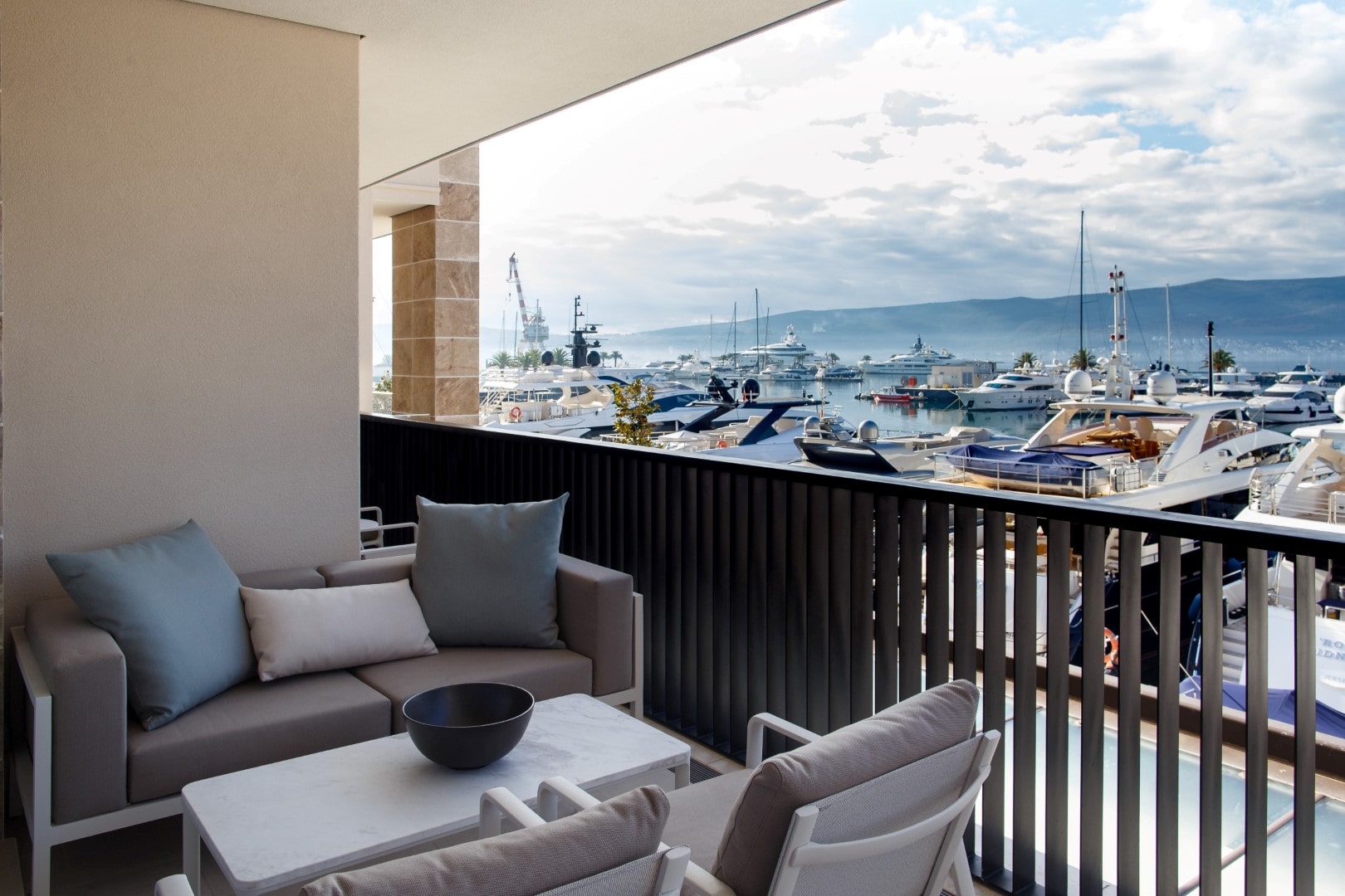 Tivat, Porto Montenegro – dvosoban apartman na prvoj liniji do mora u Regent Pool Club Residence Baia