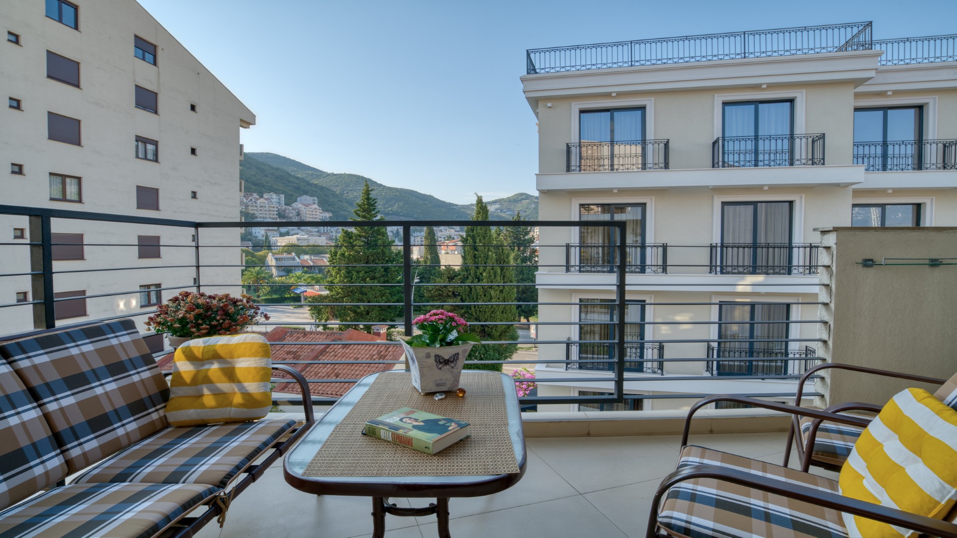 Budva, Center - furnished two-bedroom apartment with garage space