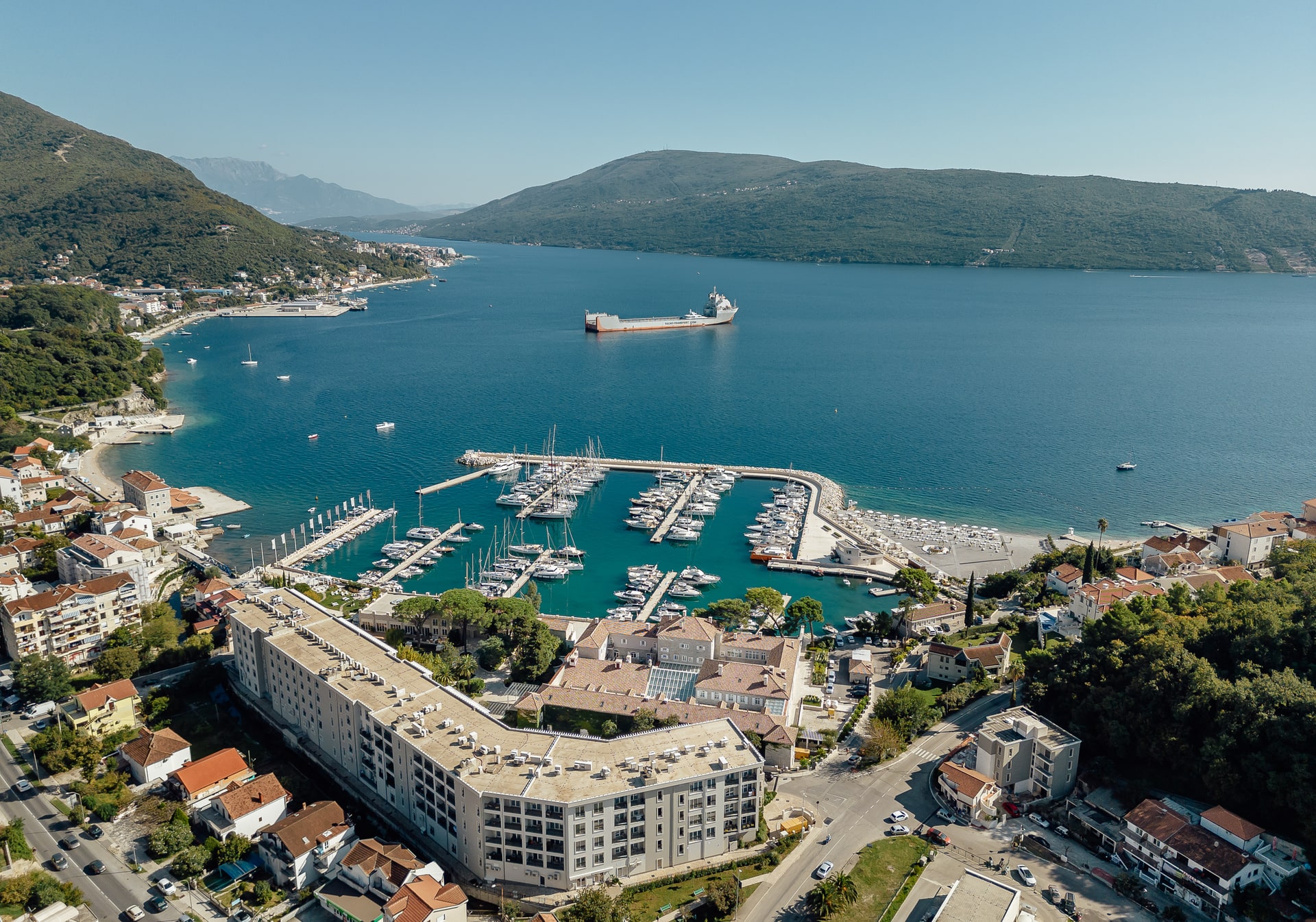 Herceg Novi, Meljine – exclusive two-bedroom apartment with panoramic sea view