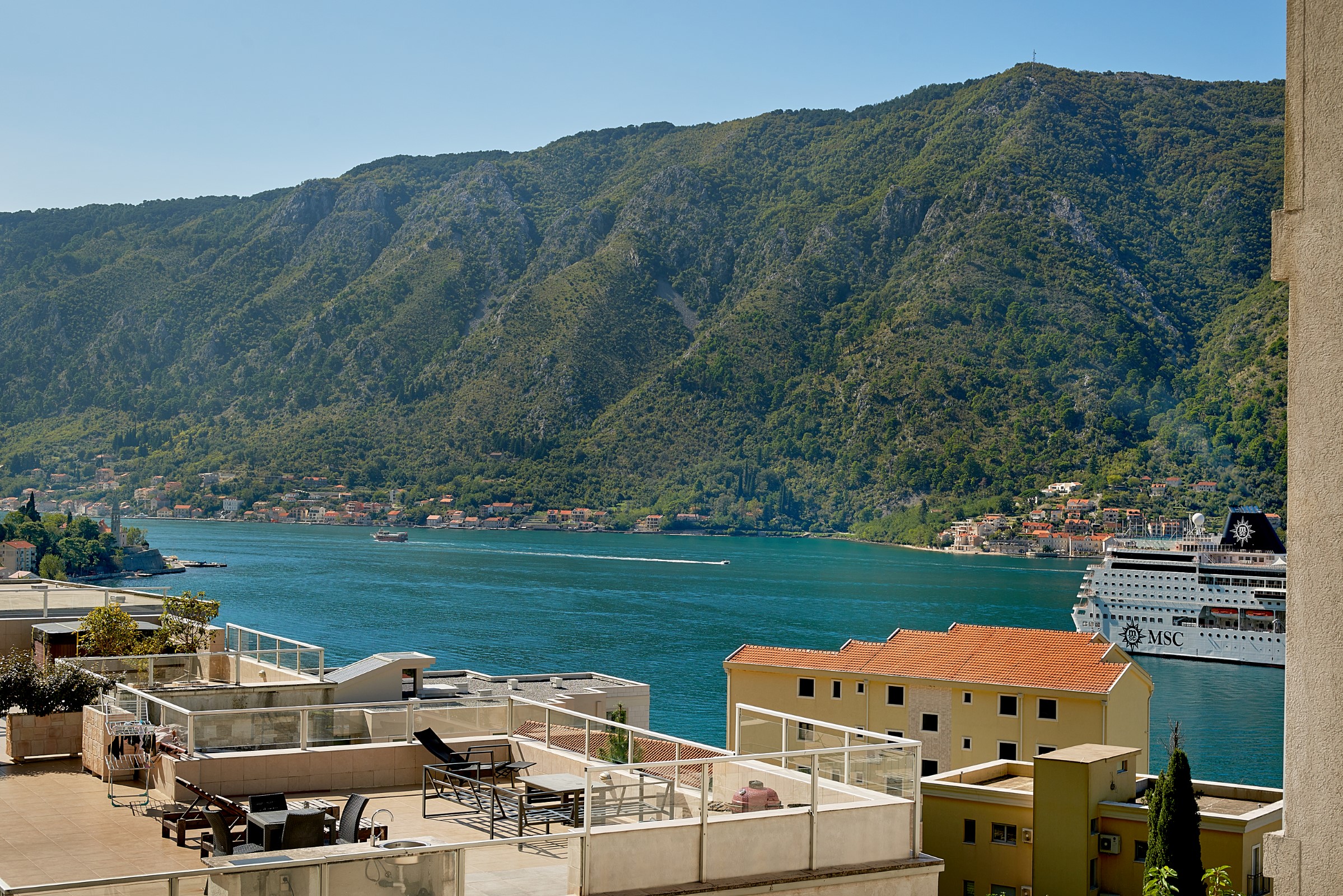Kotor, Dobrota – Namjesten, dvosoban apartman sa djelimicnim pogledom na more