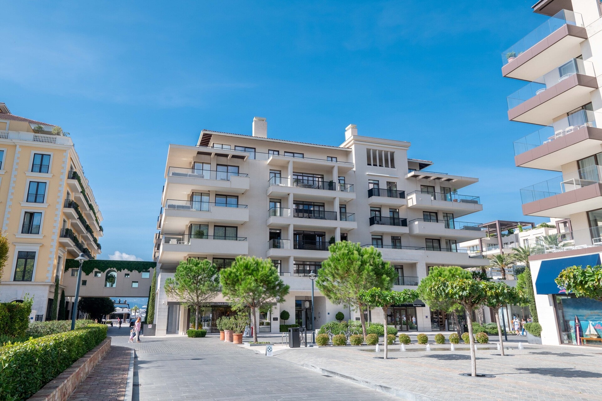Tivat, Porto Montenegro – namješten jednosoban apartman u sklopu Regent Pool Club Residences, zgrada Aqua