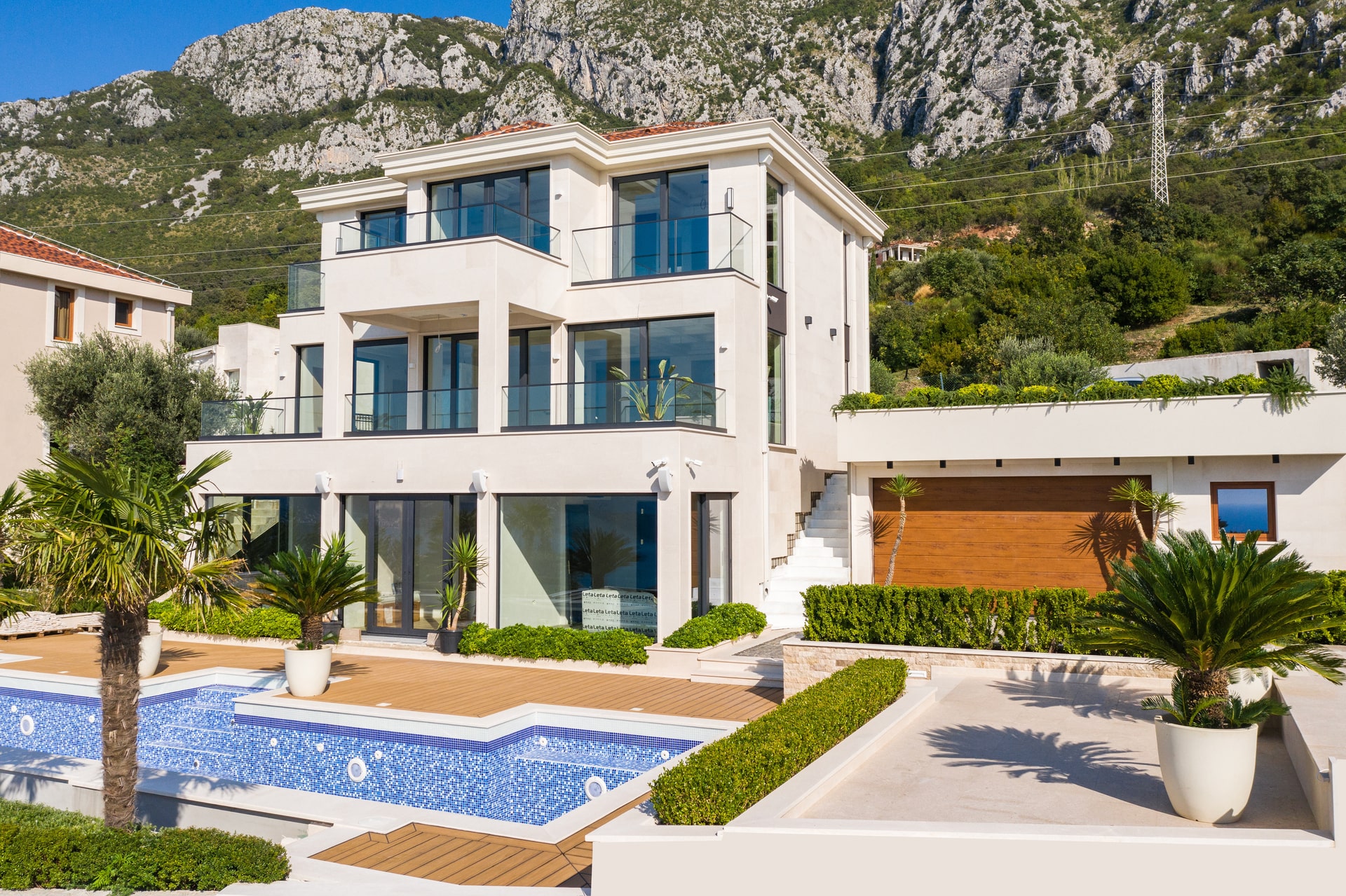 Budva, Blizikuce – luxury three-bedroom villa with swimming pool and sea view
