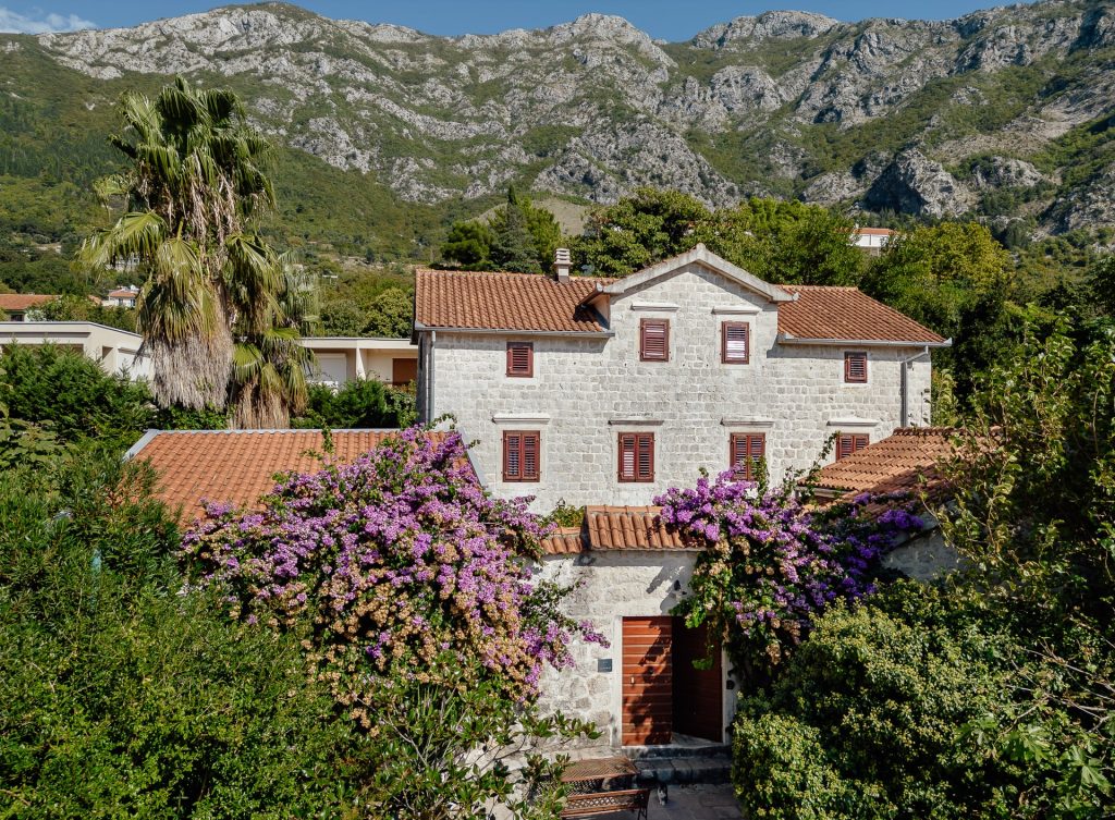 Nekretnina Kotor, Risan – šarmantna kamena kuća