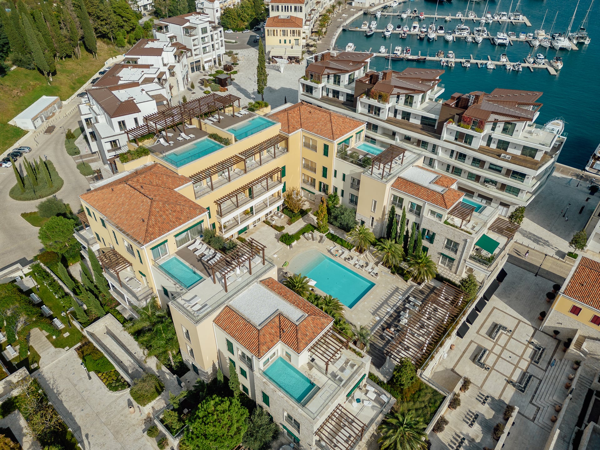 Herceg Novi, Portonovi – dvosoban dupleks penthouse sa krovnom terasom i bazenom