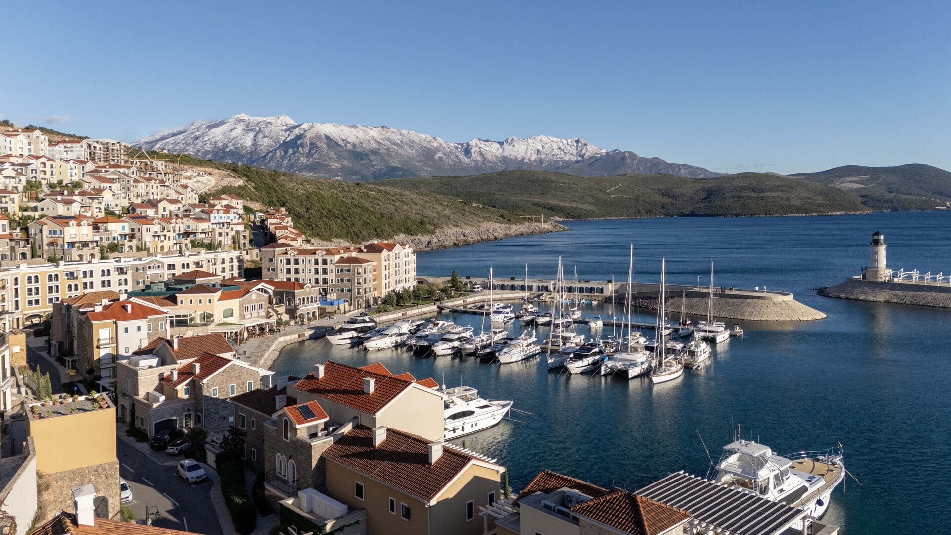 Tivat, Lustica Bay - furnished studio apartment with a spacious terrace and sea view, Marina Village
