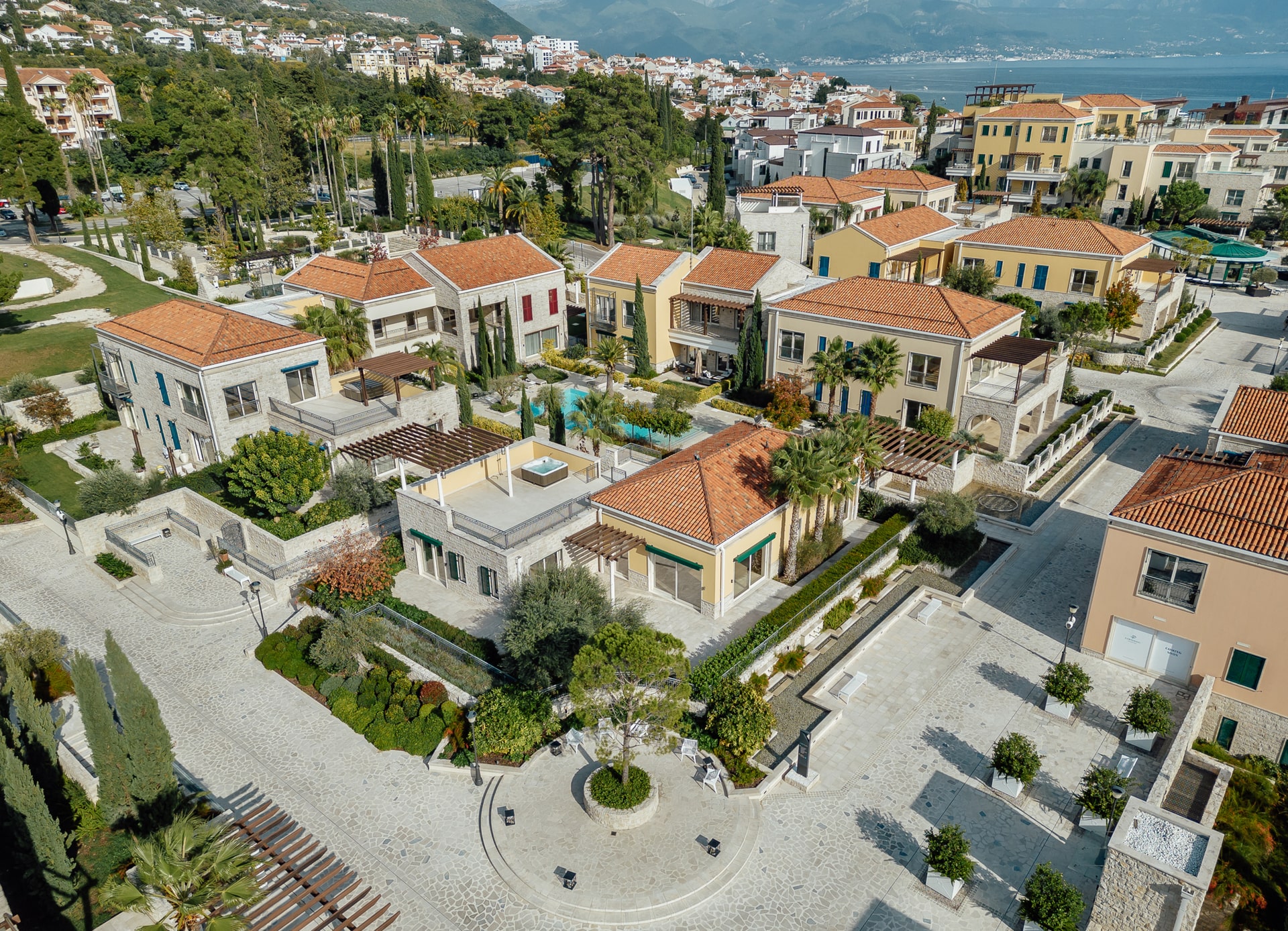 Herceg Novi, Portonovi – vila sa đakuzijem na krovnoj terasi, Village Residences