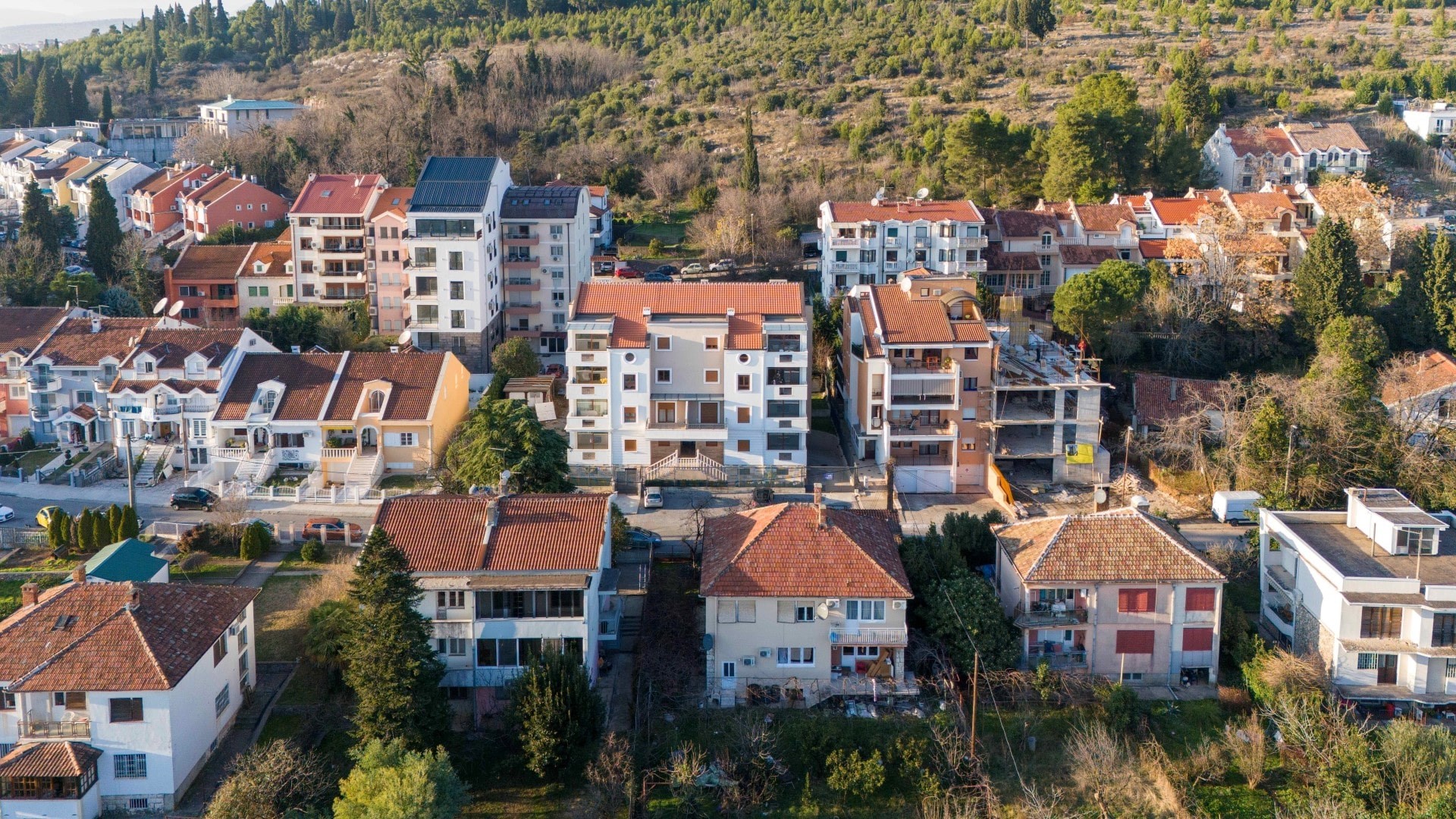 Podgorica, Gorica C – luxury three-bedroom apartment with three garage spaces