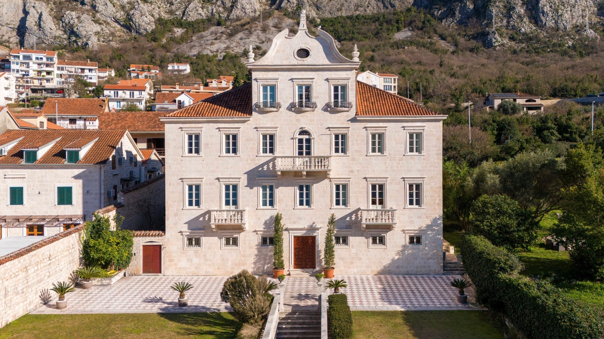 Kotor, Dobrota – historical stone palace, on the first line to the sea