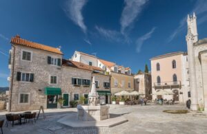 Vile kao dio rimske i mletačke arhitekture u Crnoj Gori. Kamene kuće i vile Herceg Novi Crna Gora