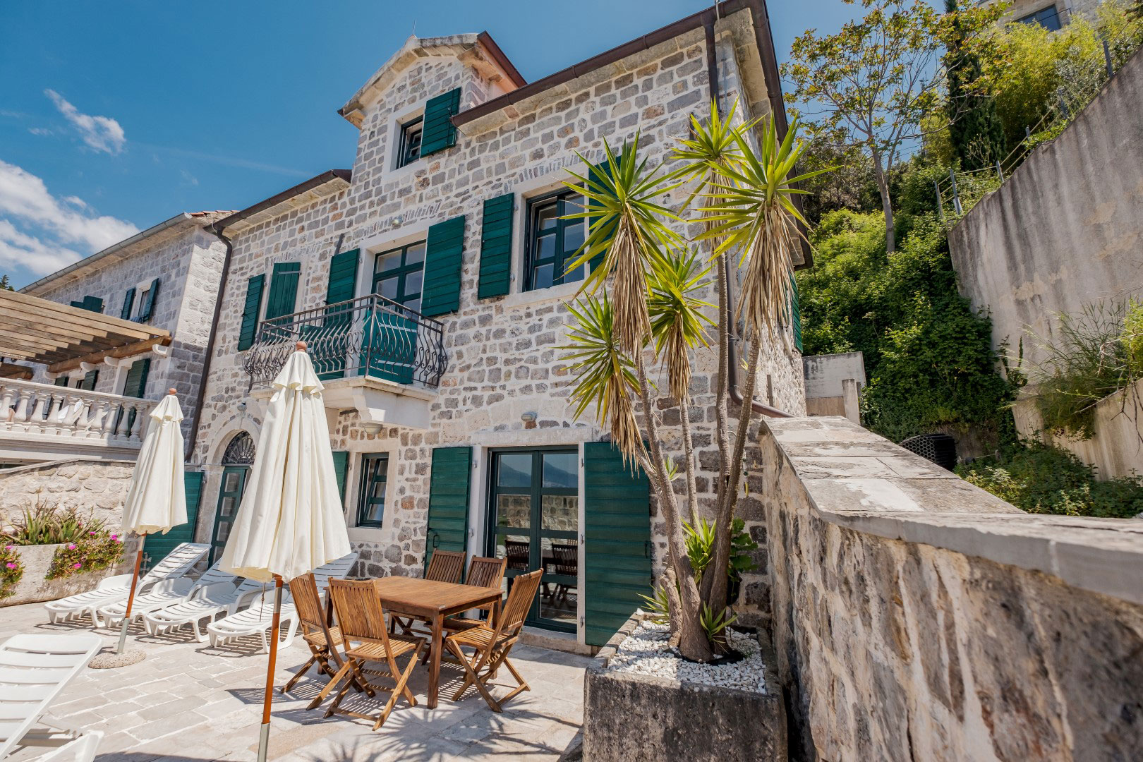 Kamena vila Rose Herceg Novi Crna Gora. Spoj baroka i crnogorskog kamena u kamenoj vili Starar Pošta