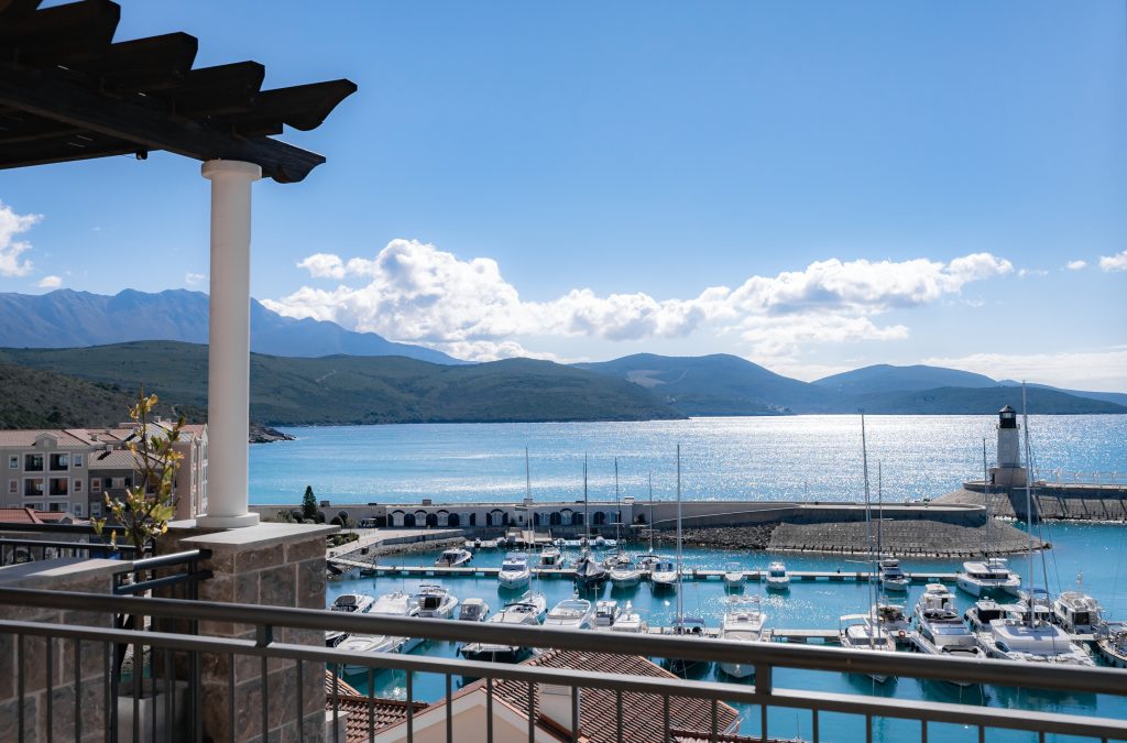 Četvorosoban stan u Marina naselju