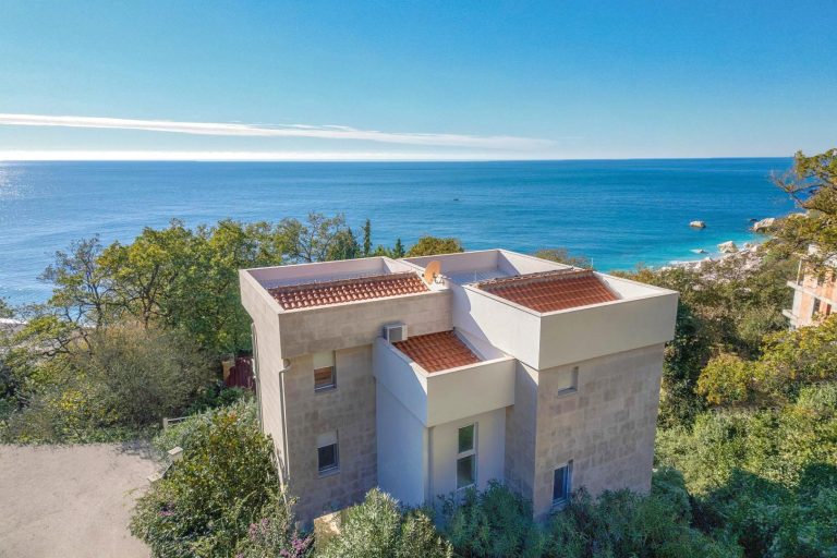 4-bedroom villa in the second row to the sea, Perazića Do, Budva
