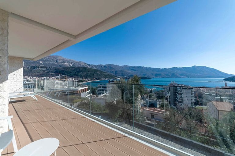 Furnished three-room apartment with panoramic sea view, Budva