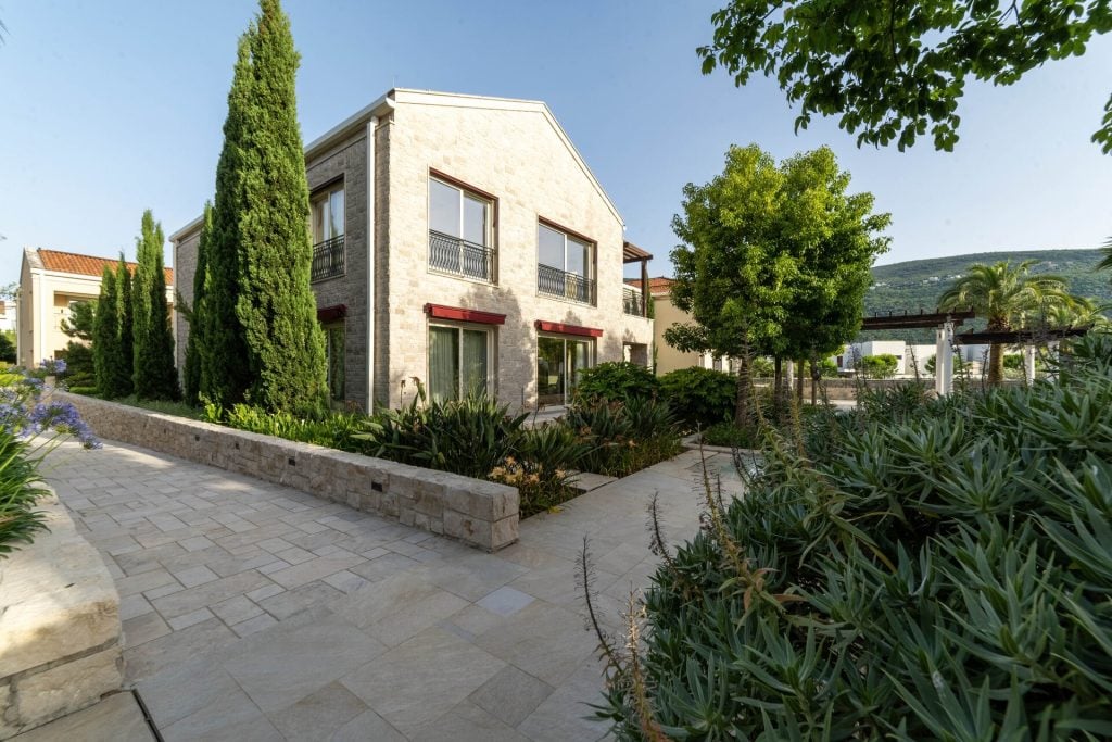 Trosoban namješten stan u Portonovom, Herceg Novi