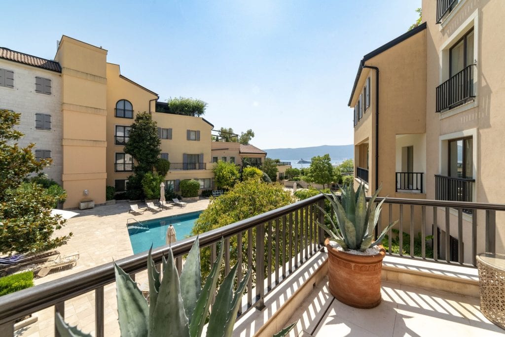 Дизайнерская квартира с тремя спальнями