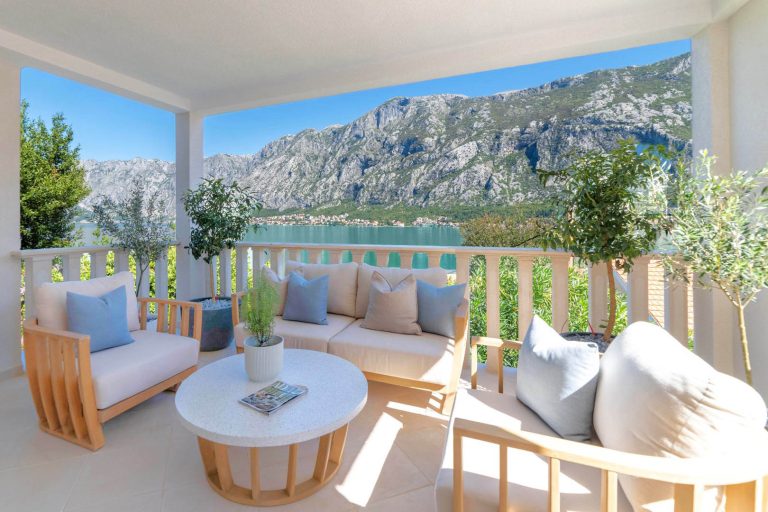 Vila sa otvorenim pogledom na more, Prčanj, Kotor